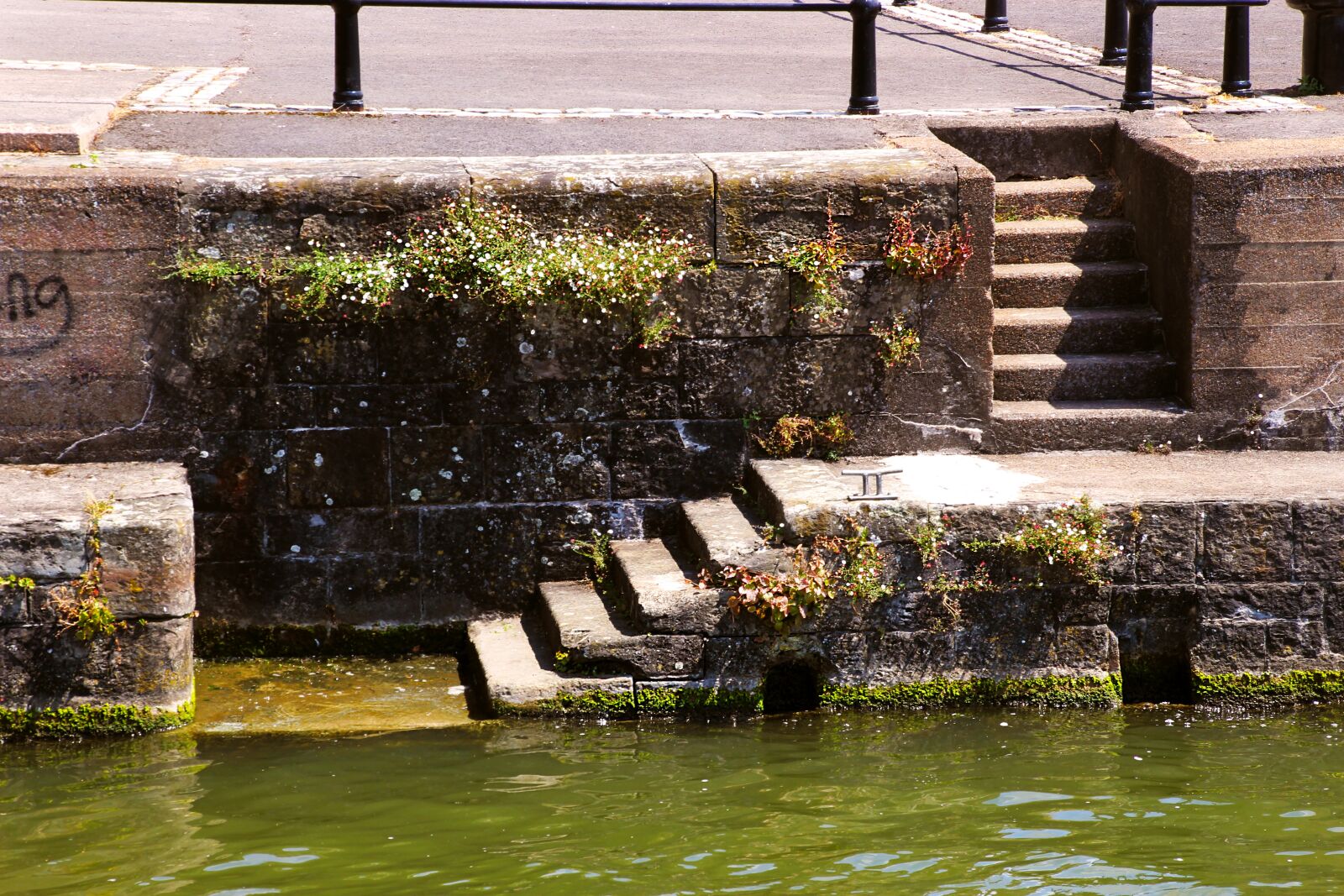Canon EOS 700D (EOS Rebel T5i / EOS Kiss X7i) + Tamron 16-300mm F3.5-6.3 Di II VC PZD Macro sample photo. Steps, harbour, water photography