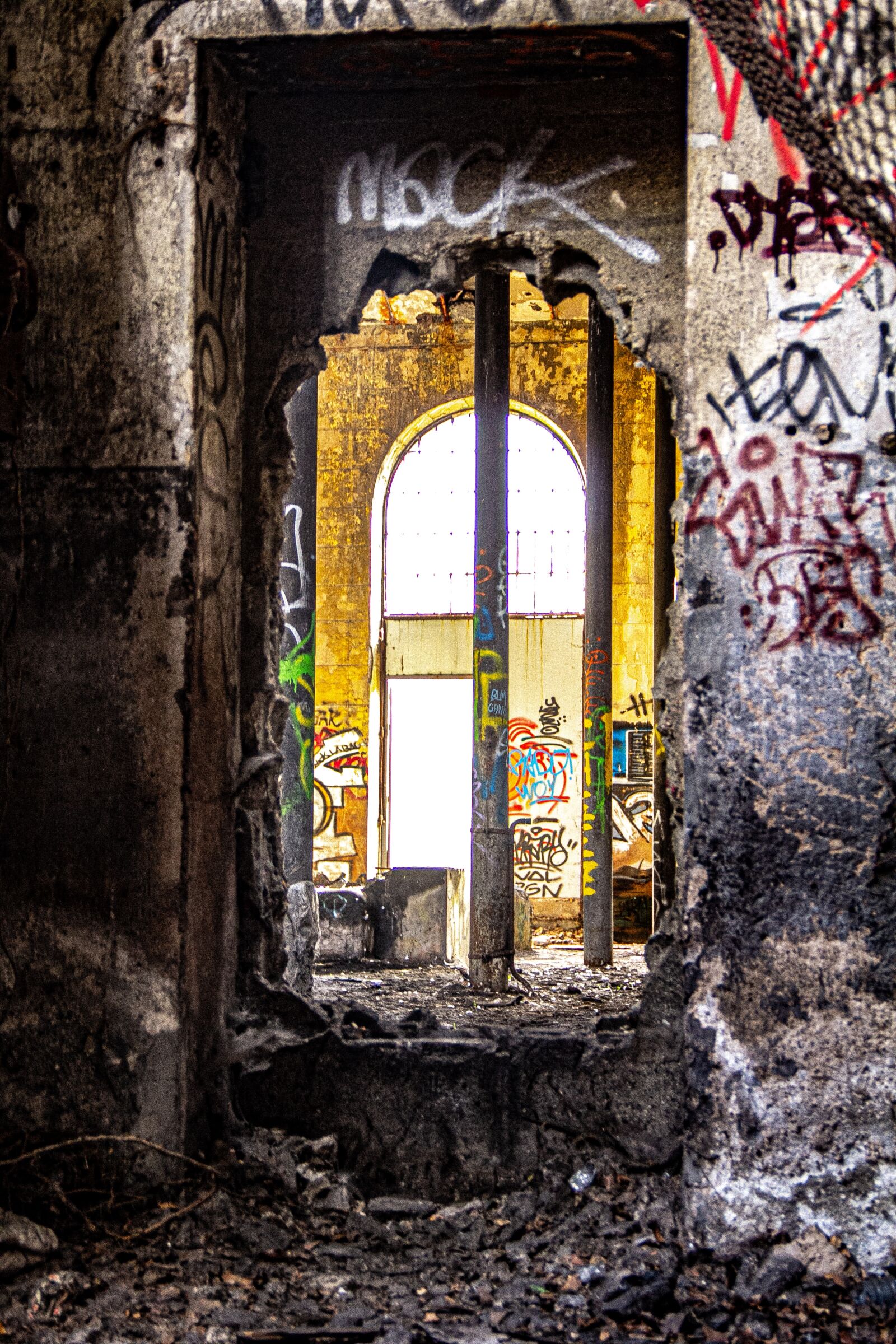Canon EOS 60D sample photo. Graffiti, building, abandoned photography