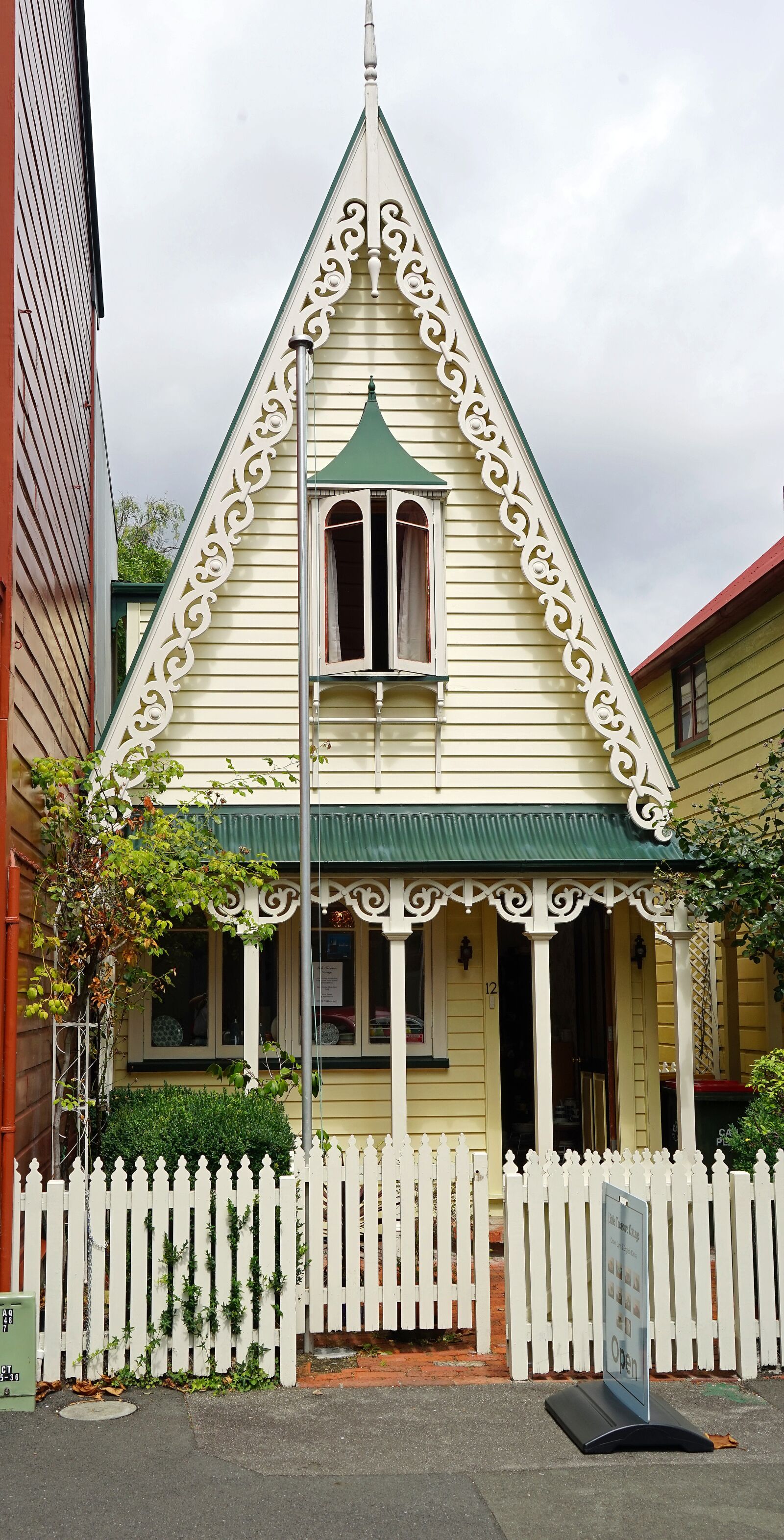 Sony a7 + Sony FE 24-240mm F3.5-6.3 OSS sample photo. House, old, old house photography
