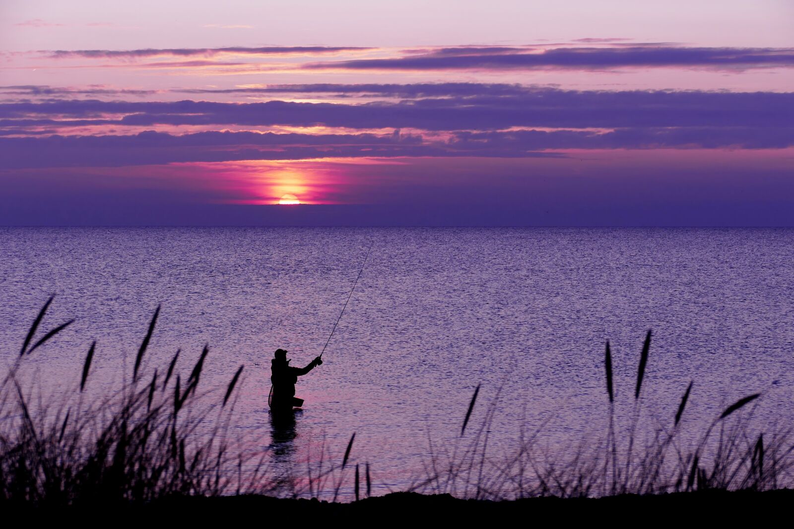 Panasonic Lumix DMC-FZ1000 sample photo. Sunset, angler, sea photography