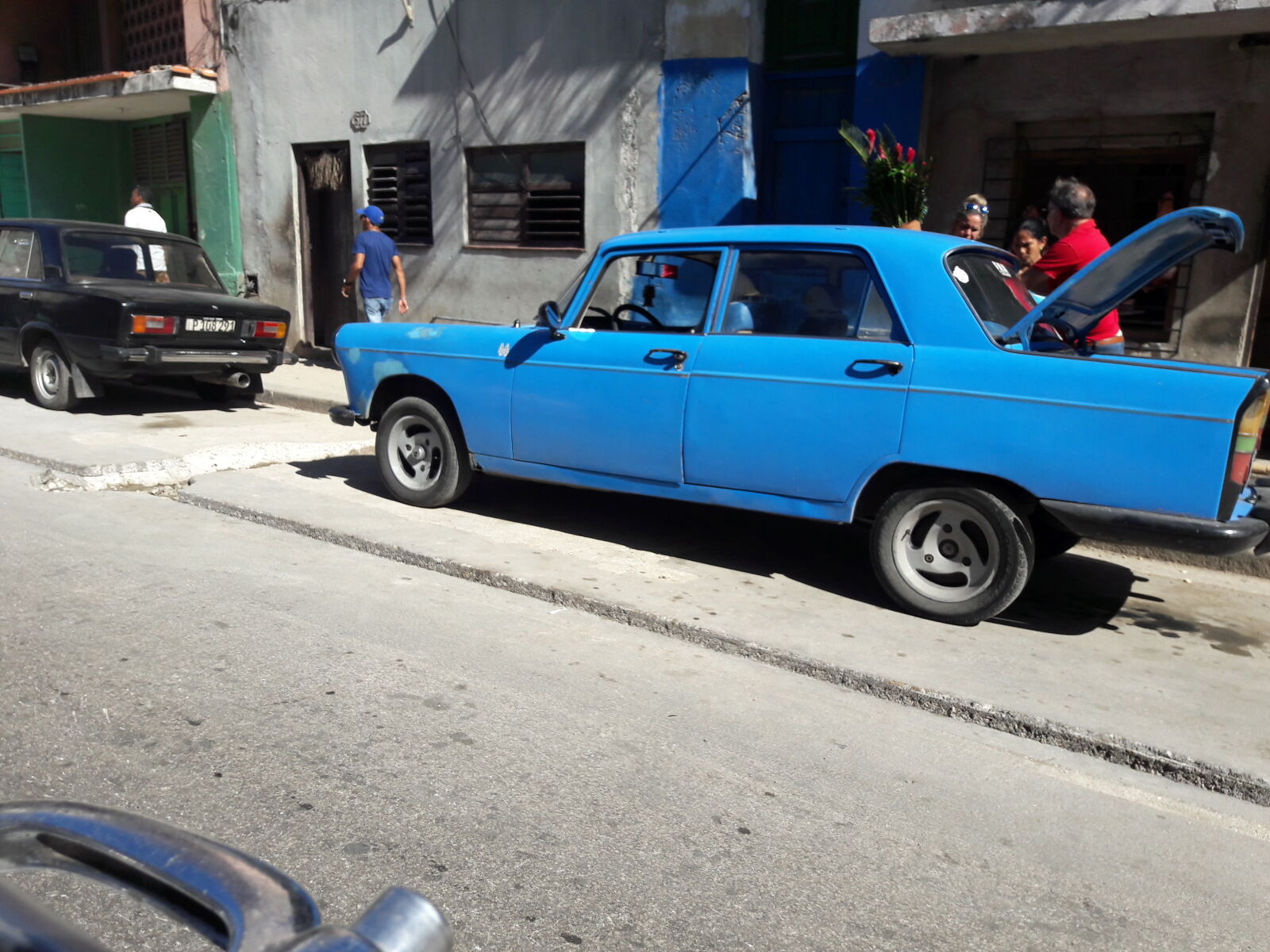 Samsung Galaxy A5(2016) sample photo. Peugeot, 404, la, havanne photography