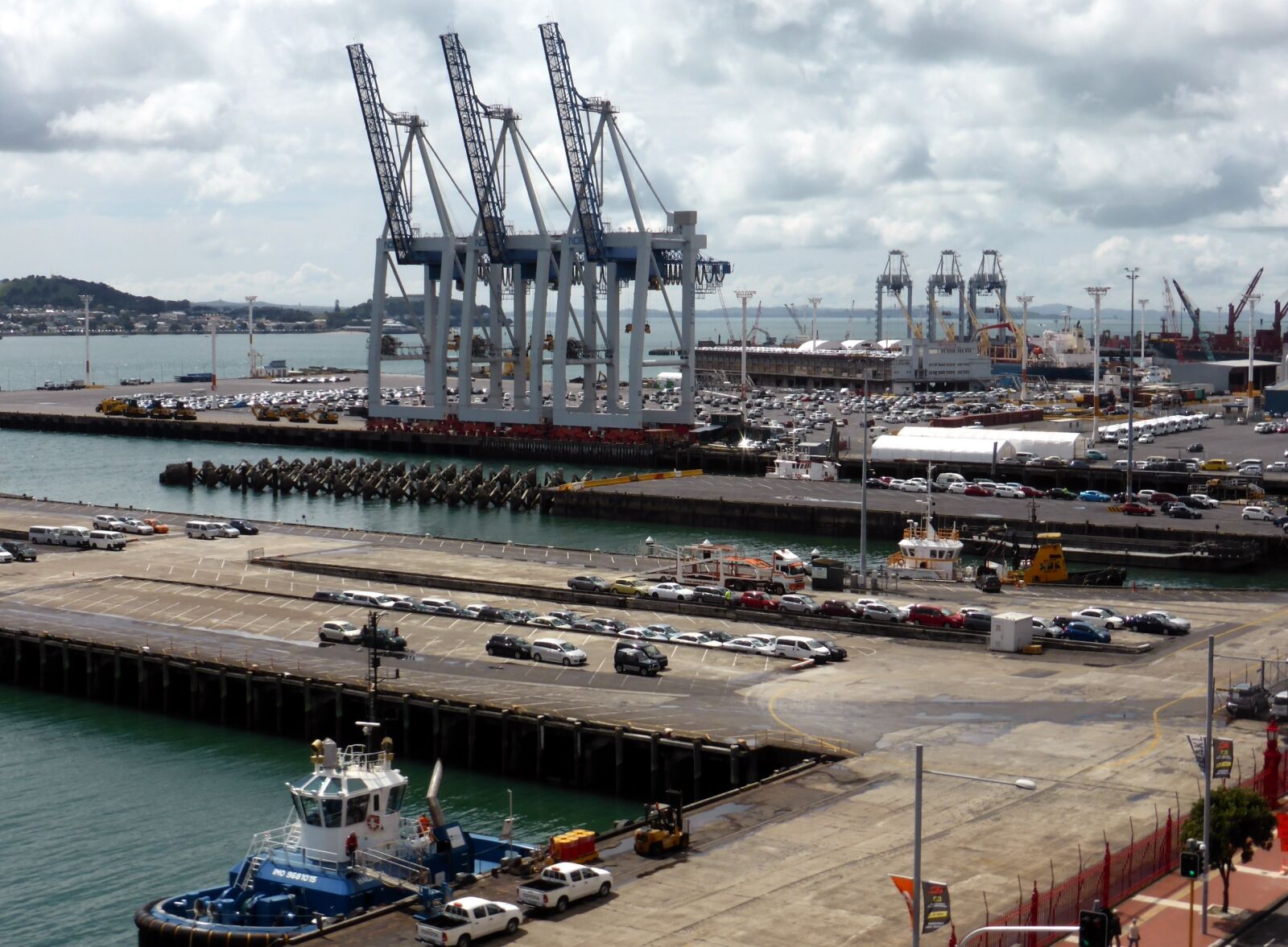 Panasonic Lumix DMC-ZS30 (Lumix DMC-TZ40) sample photo. New zealand, auckland, port photography
