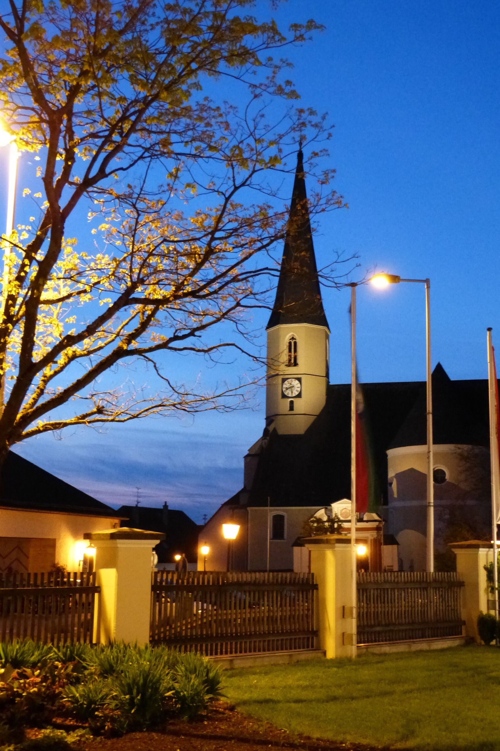 Panasonic DMC-FZ62 sample photo. Mattig hofen, church, abendstimmung photography