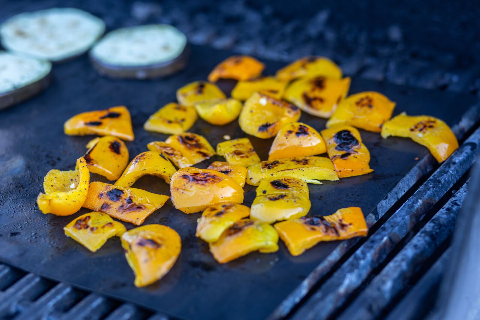 Canon EF 85mm F1.8 USM sample photo. Peppers, yellow, grilled photography