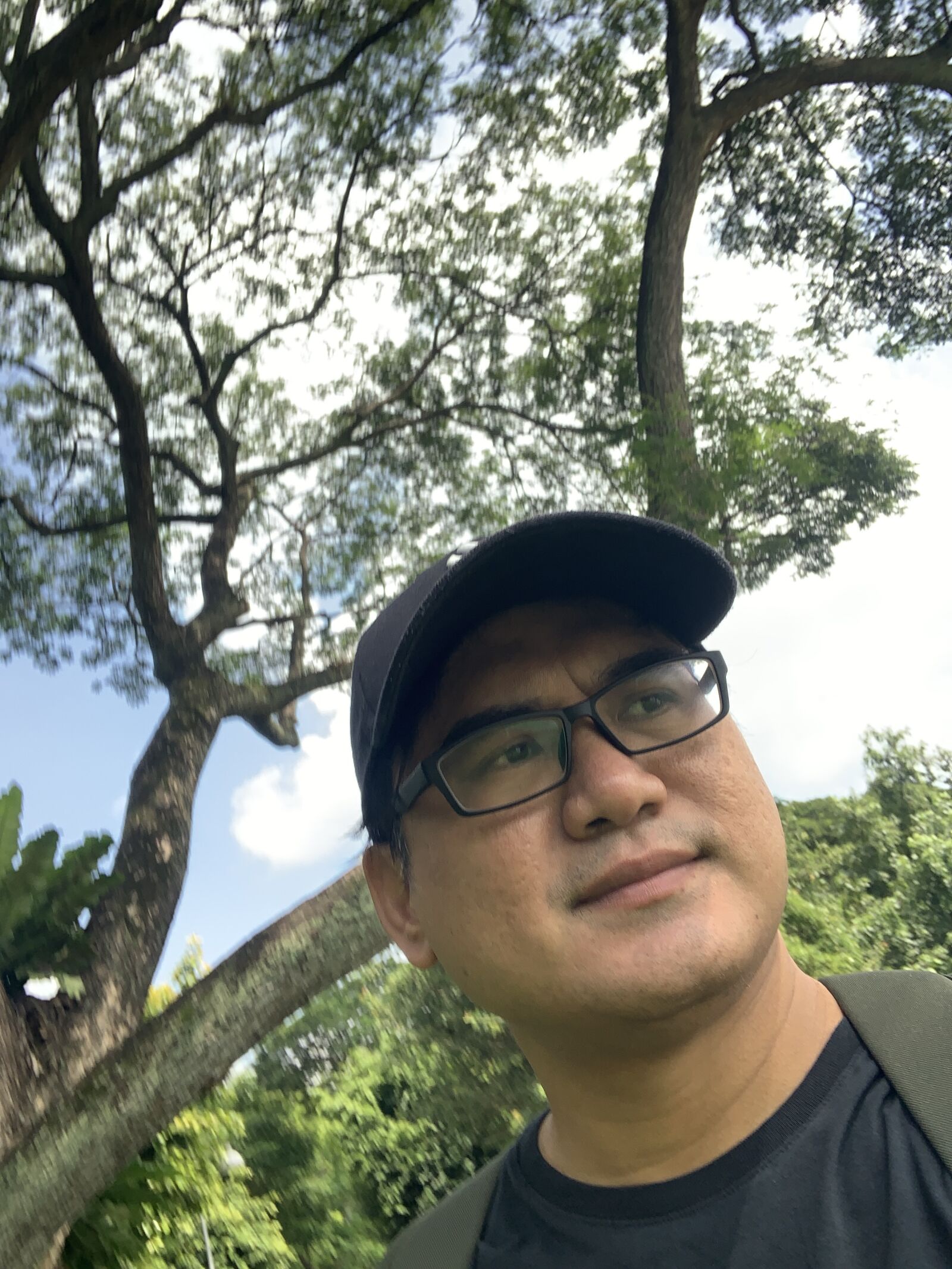iPhone XR front camera 2.87mm f/2.2 sample photo. Nature, selfie, holiday photography