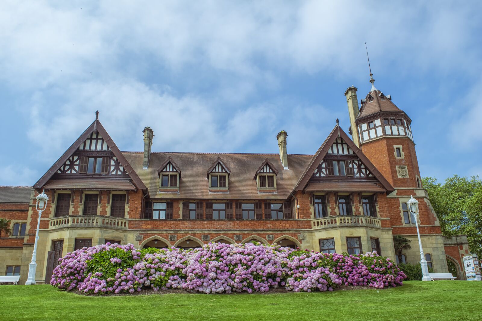 Nikon D3300 sample photo. Landscape, mansion, flowers photography
