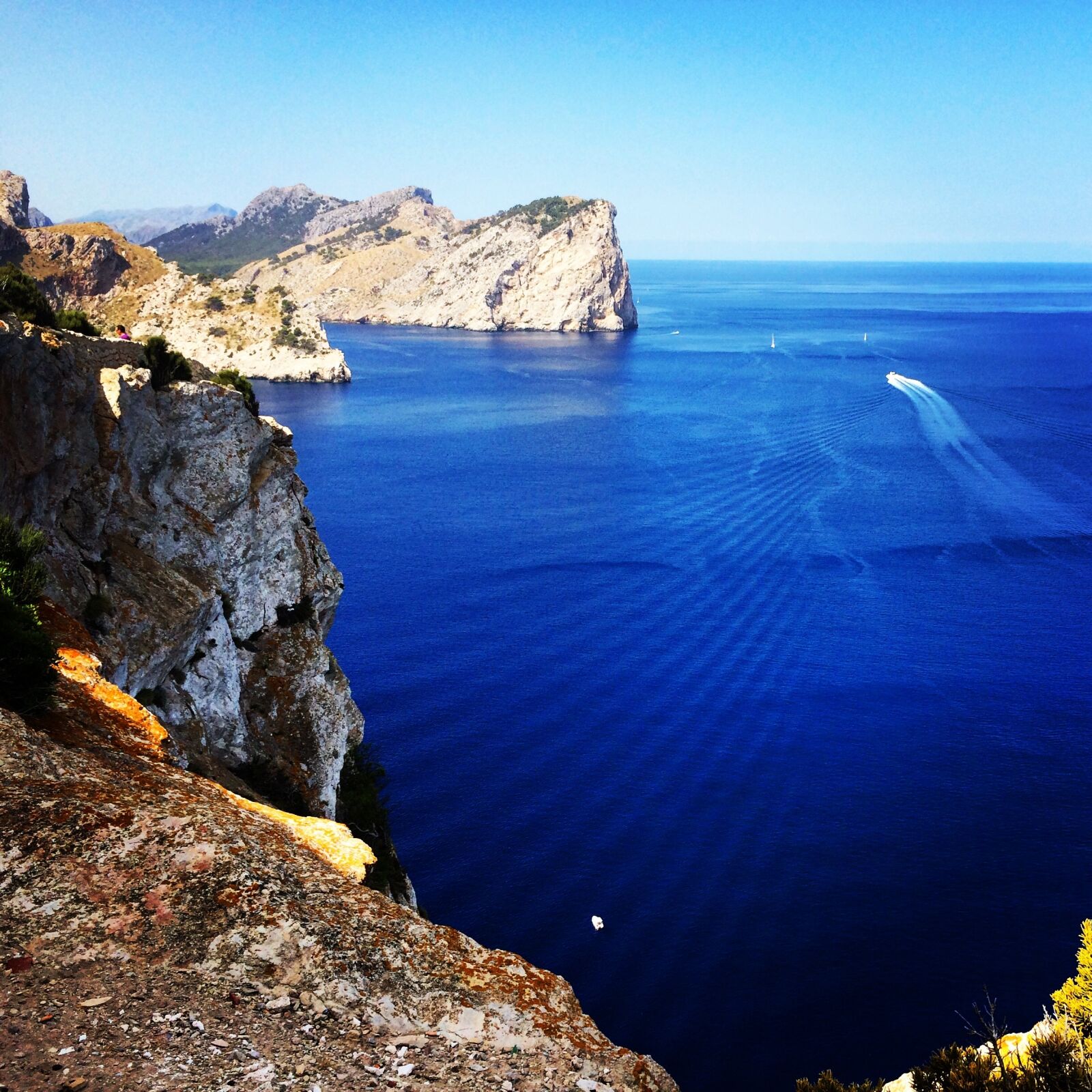 iPhone 5s back camera 4.15mm f/2.2 sample photo. Mallorca, bay, sea photography