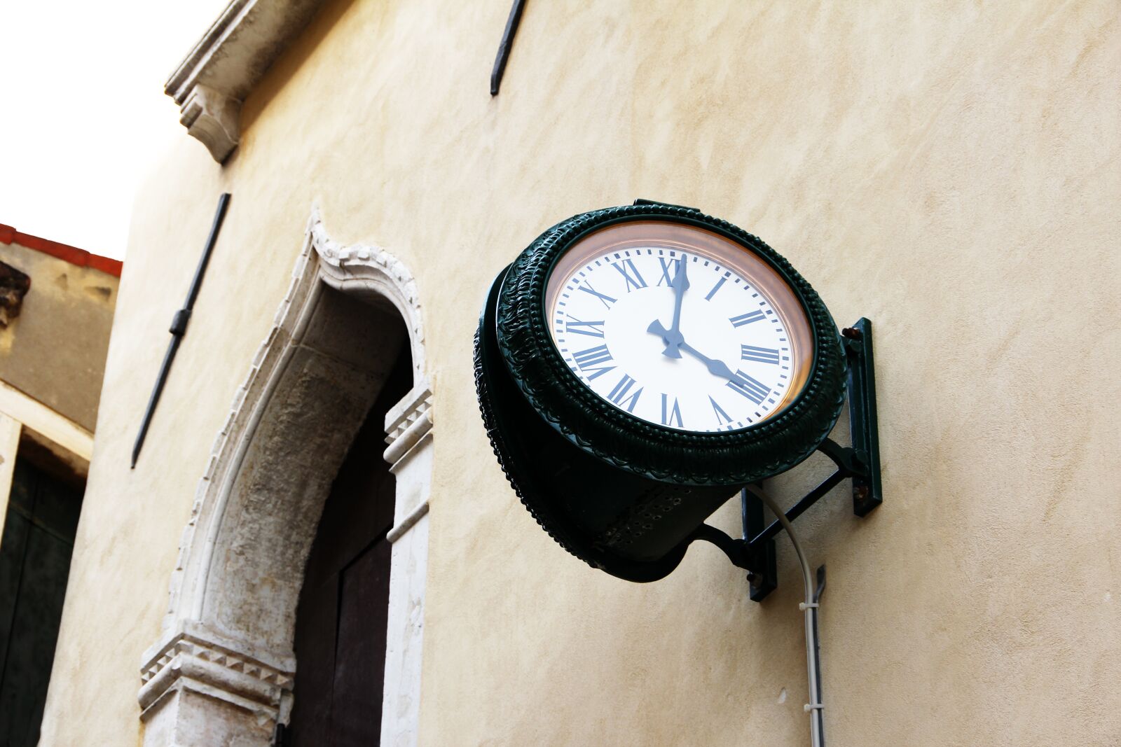Canon EOS 60D sample photo. Four o'clock, four, clock photography