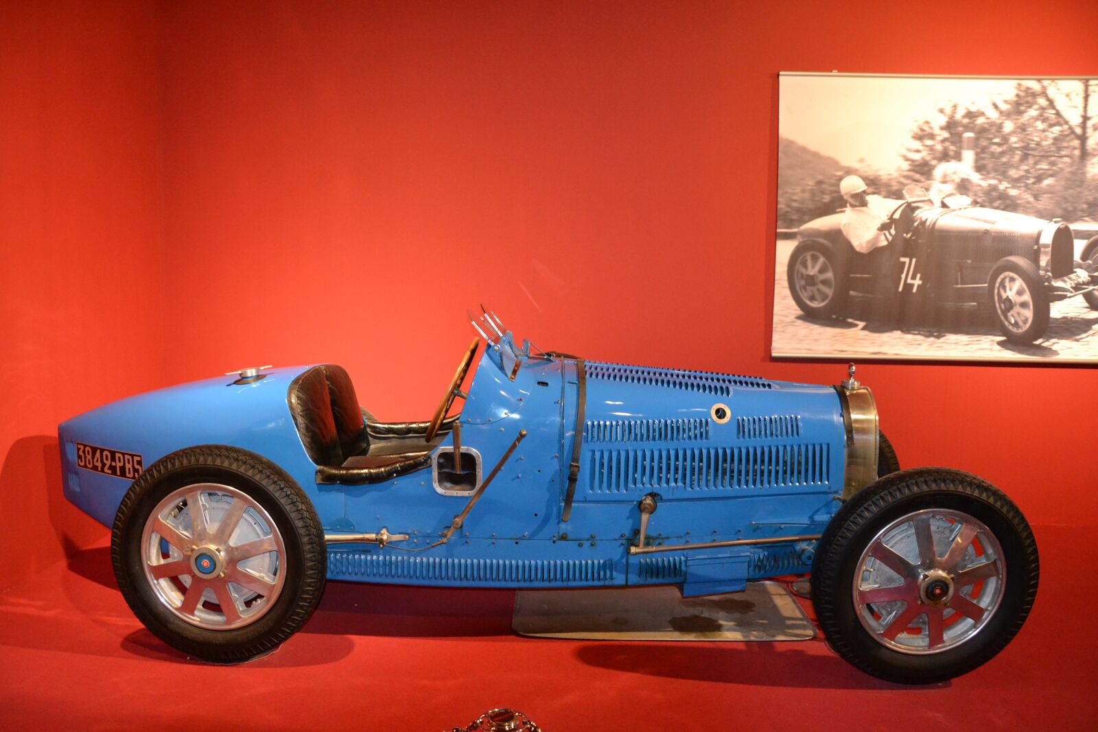 Nikon D3100 sample photo. Oldtimer, car, museum photography