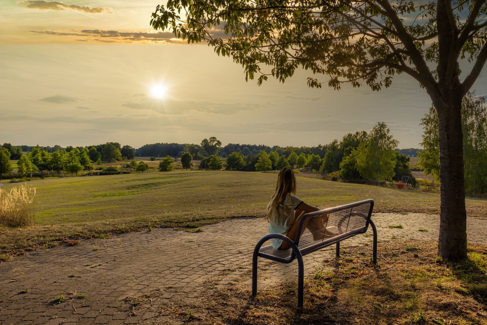 Canon EF-S 18-135mm F3.5-5.6 IS sample photo. Sunset, girl, dreams photography