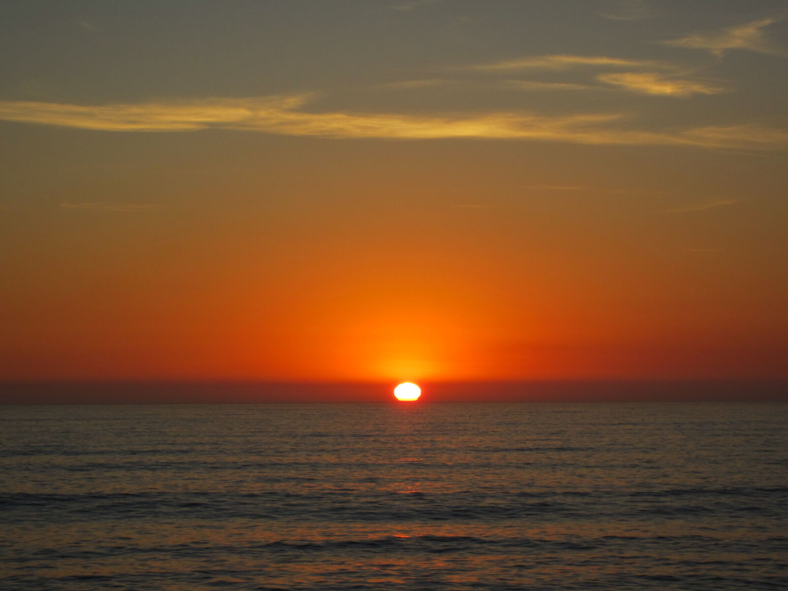Canon PowerShot ELPH 300 HS (IXUS 220 HS / IXY 410F) sample photo. Sunset, ocean, sea, sunrise photography