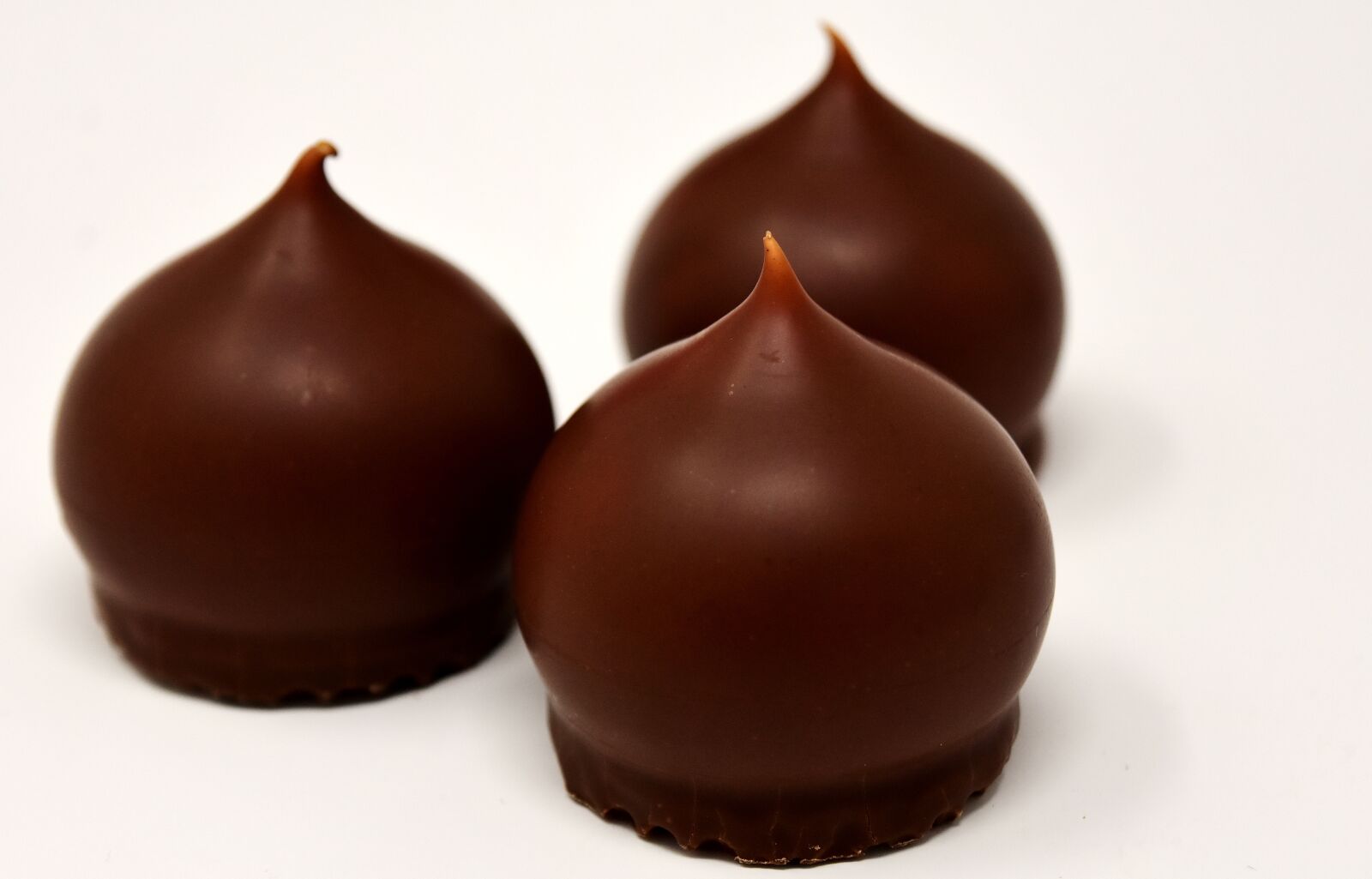 Nikon D7200 sample photo. Sparkling kisses, candy, chocolate photography
