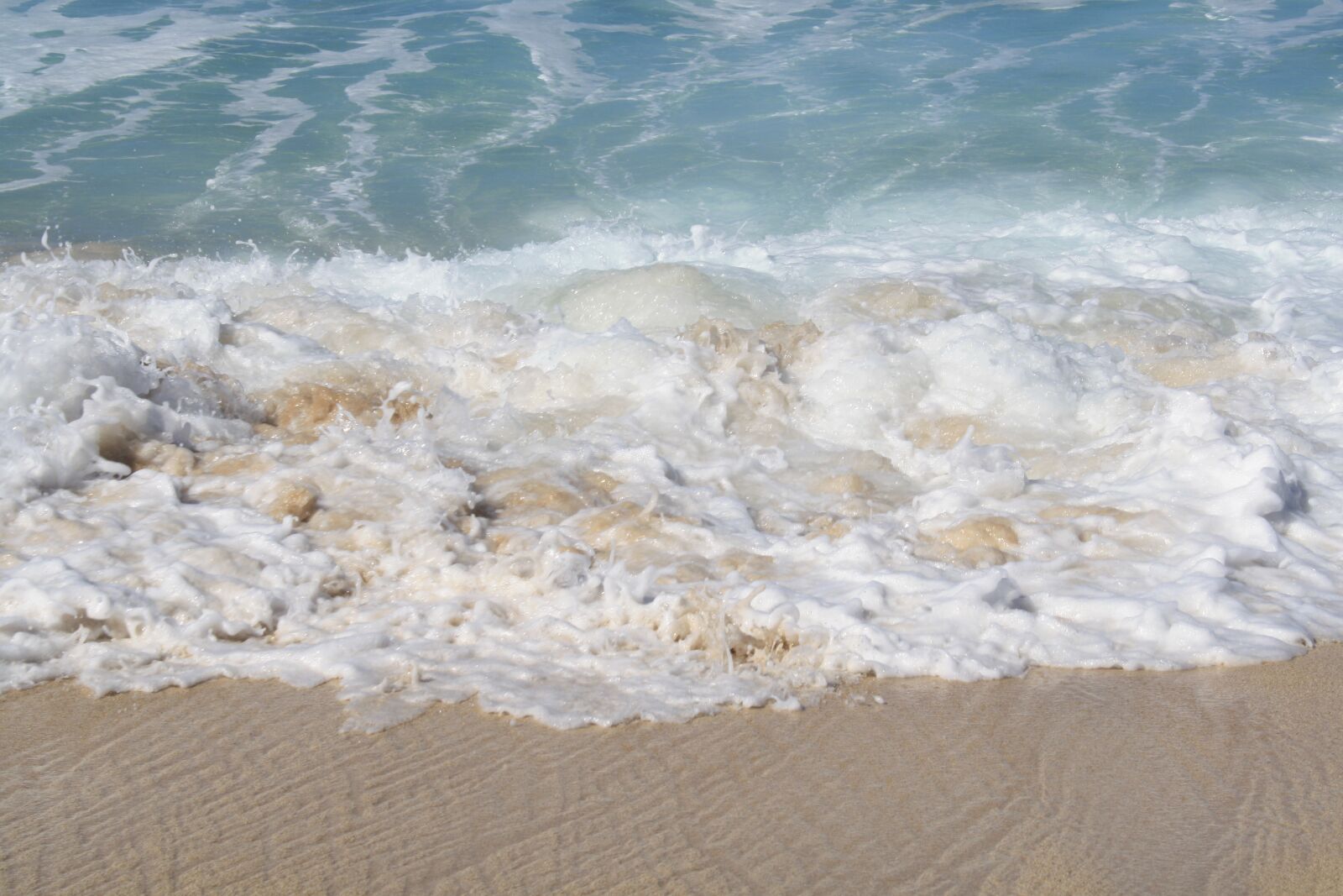 Canon EOS 1000D (EOS Digital Rebel XS / EOS Kiss F) sample photo. Wave, foam, beach photography