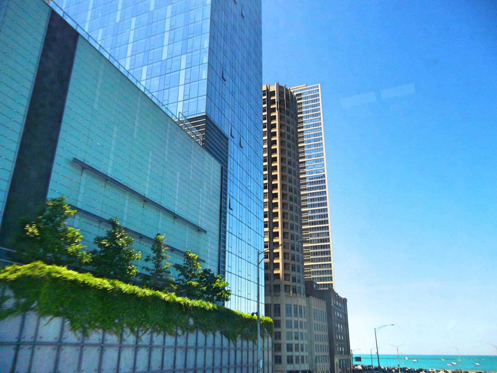 Samsung ST65 sample photo. Architecture, building, chicago, lake photography