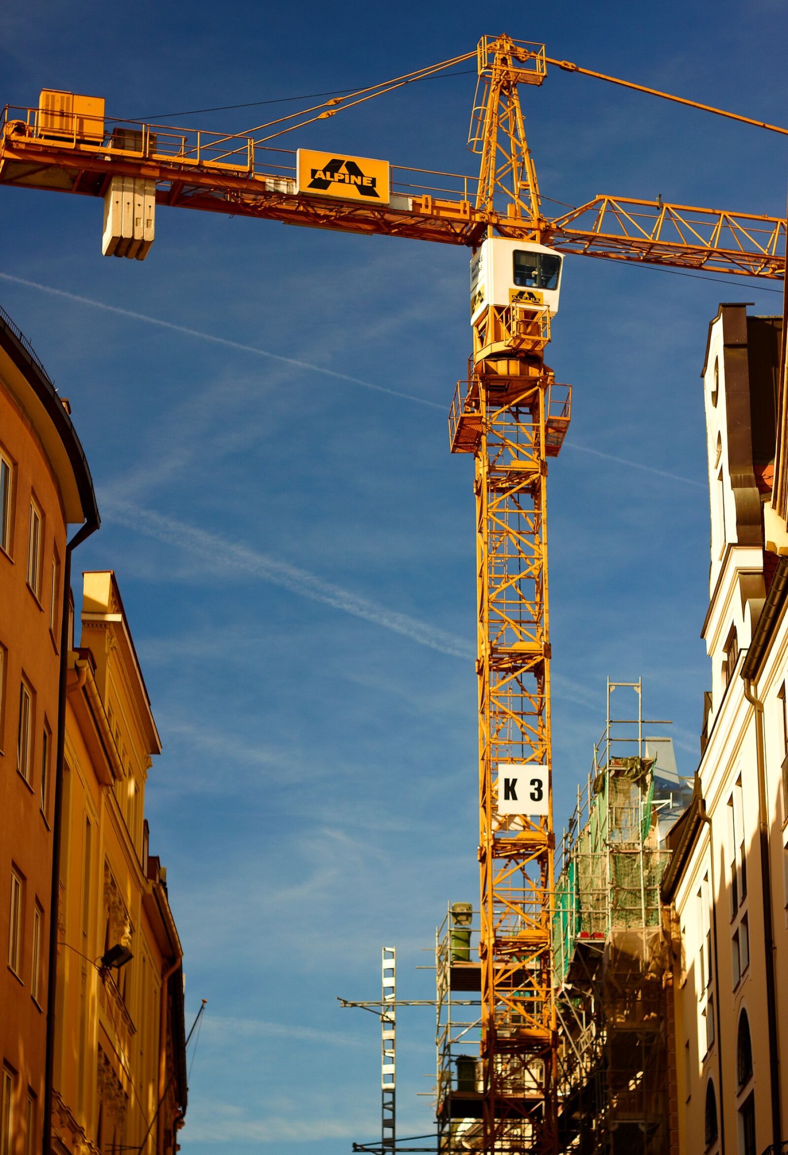 Canon EOS 500D (EOS Rebel T1i / EOS Kiss X3) sample photo. Munich, baukran, machines photography