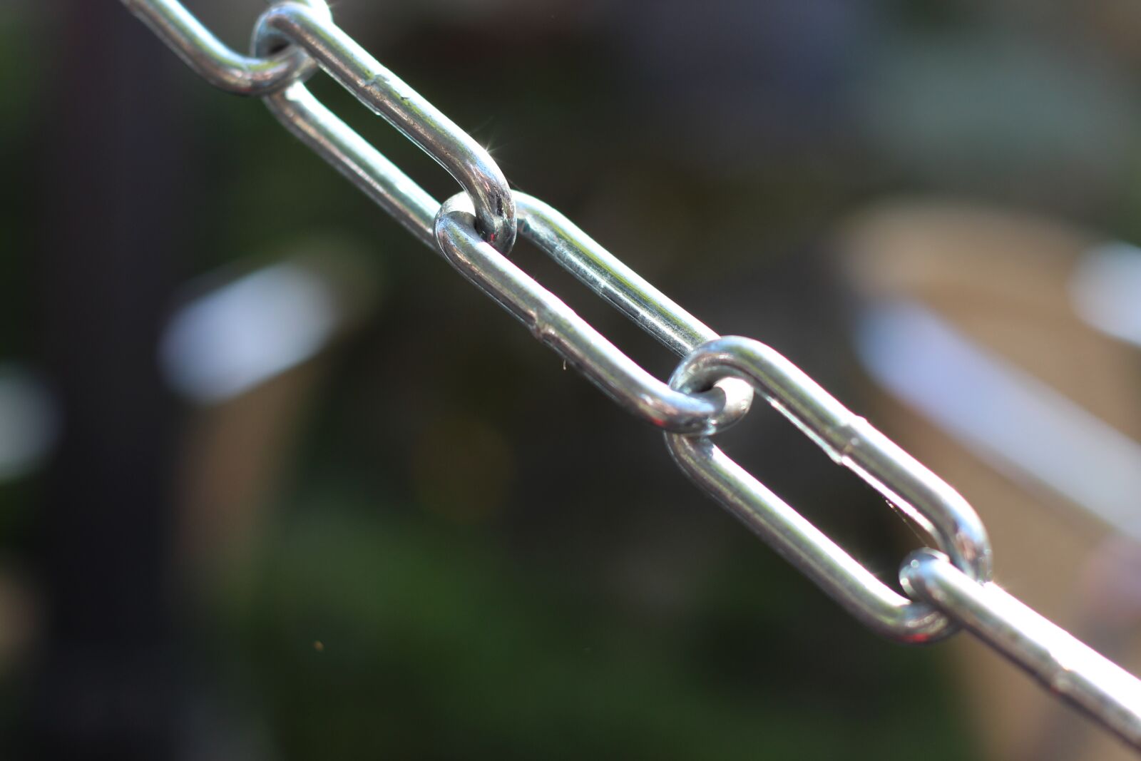Canon EOS 700D (EOS Rebel T5i / EOS Kiss X7i) + Canon EF 50mm F1.4 USM sample photo. Chain, macro, close up photography