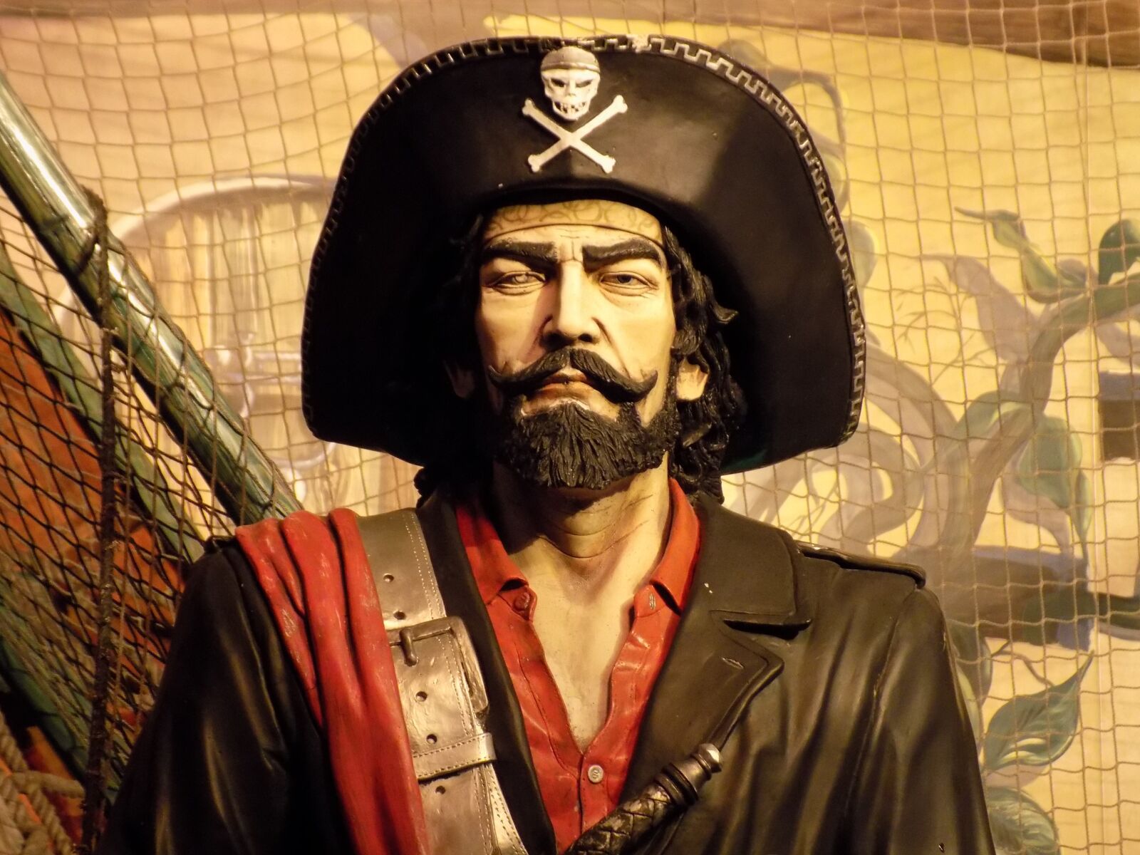 Nikon COOLPIX L340 sample photo. Pirate, statue, corsair photography