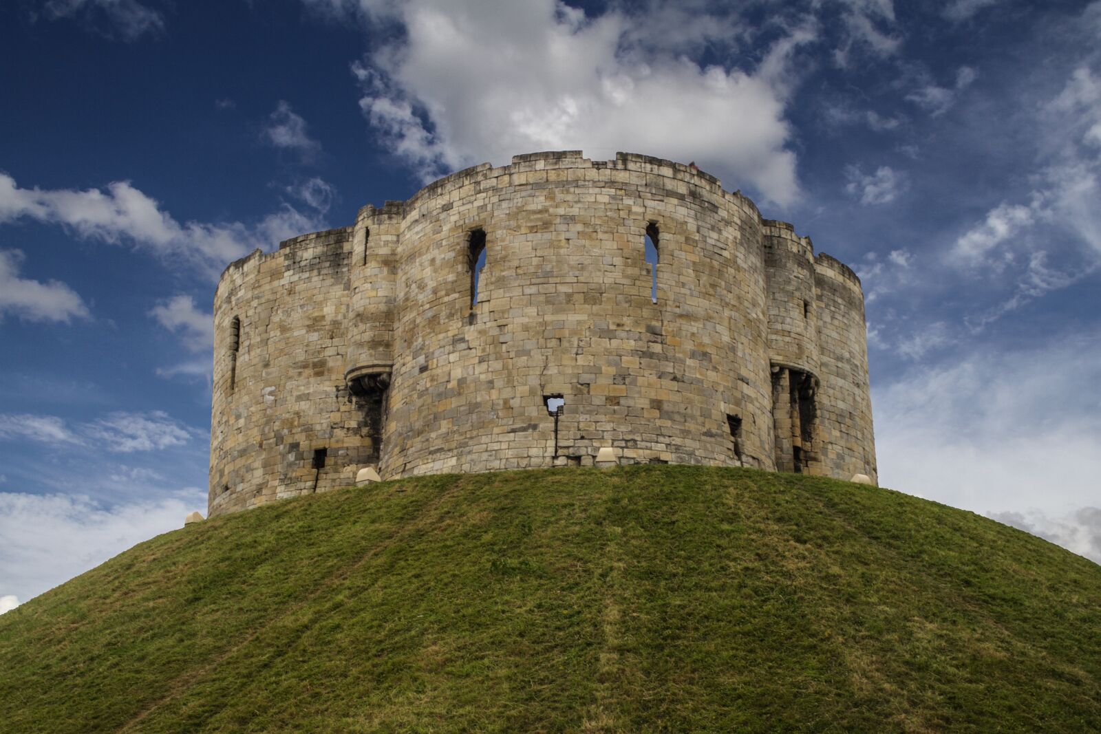 Olympus OM-D E-M10 sample photo. Clifford's tower, york castle photography