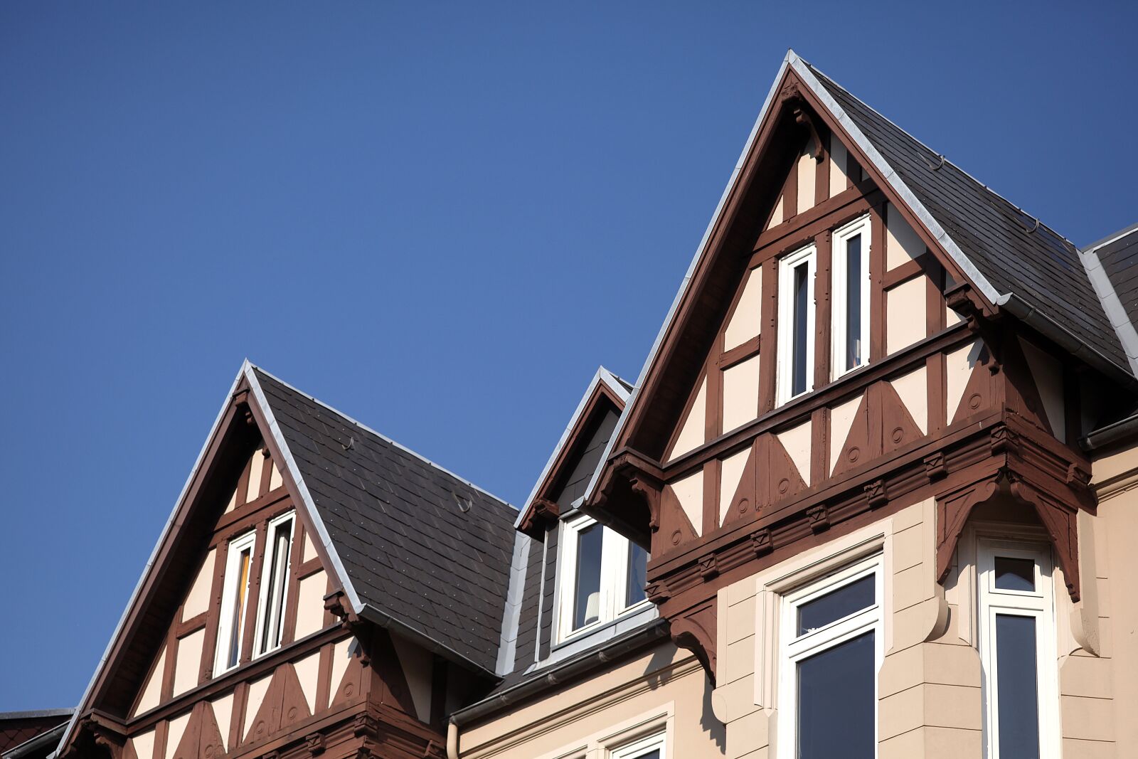 Canon EOS 5D Mark II sample photo. Gable, truss, house photography