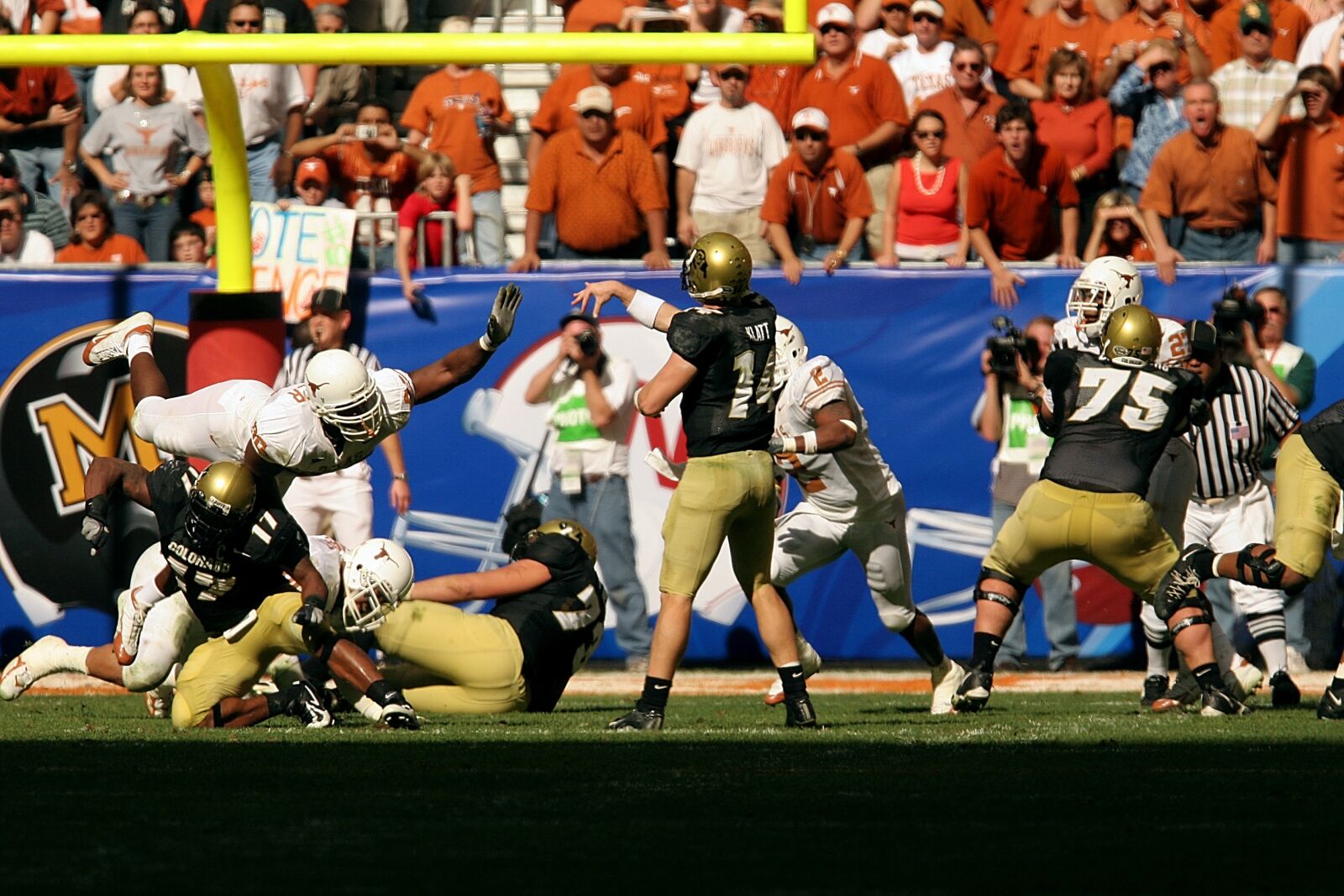 Canon EOS 20D sample photo. American football game, competition photography