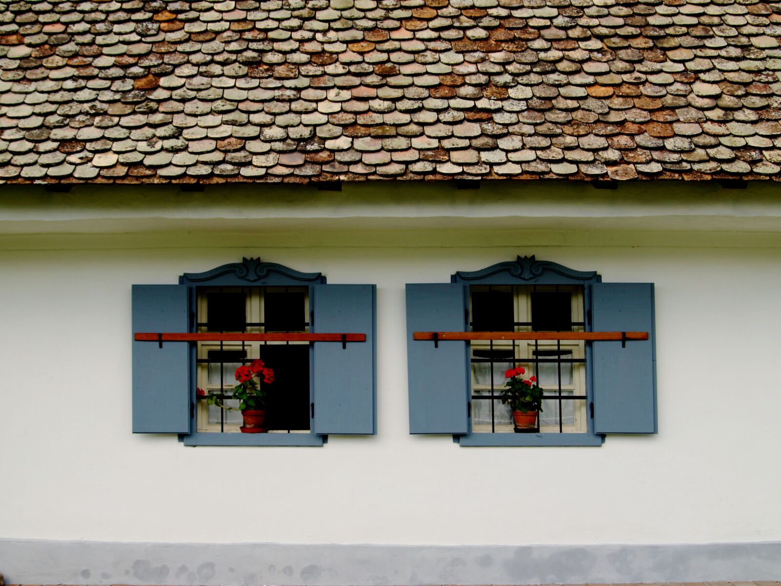 Olympus E-330 (EVOLT E-330) sample photo. Rustic, village, old photography
