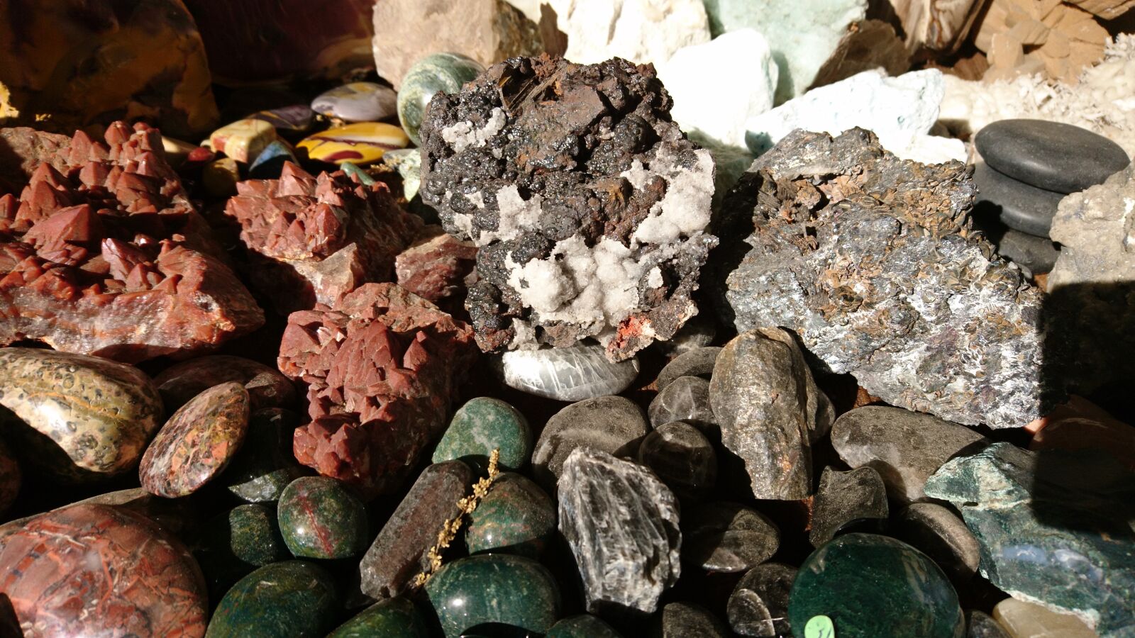 Sony Xperia X Compact sample photo. Stones, gems, boulder photography