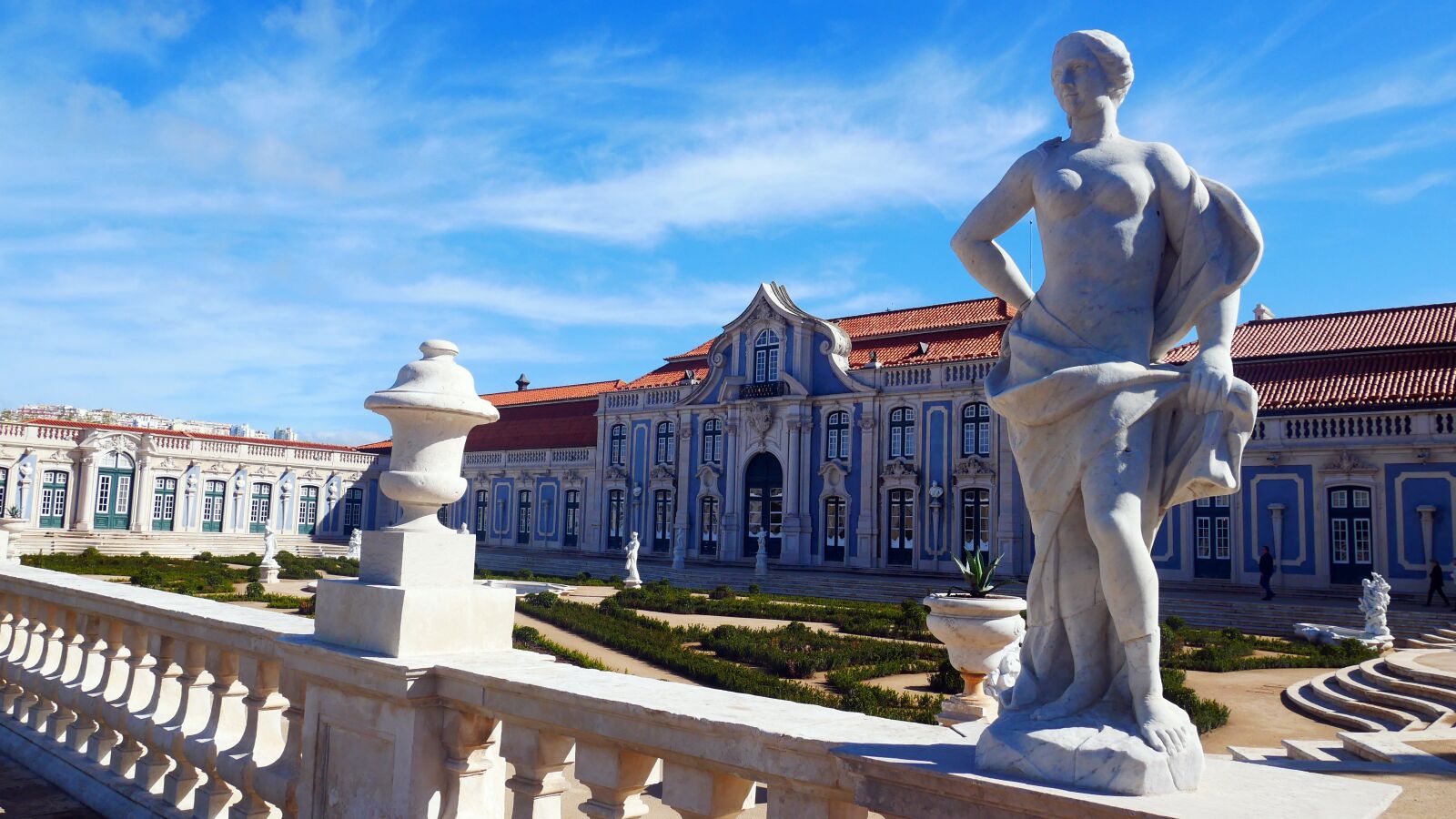 Panasonic Lumix DMC-GX85 (Lumix DMC-GX80 / Lumix DMC-GX7 Mark II) sample photo. Portugal, queluz, castle photography