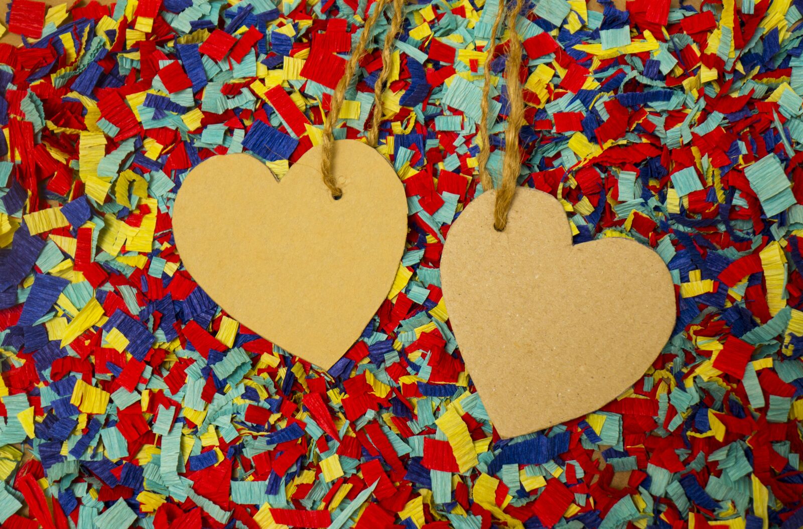 Sony Alpha NEX-F3 + Sony E 18-55mm F3.5-5.6 OSS sample photo. Heart, paper, background photography