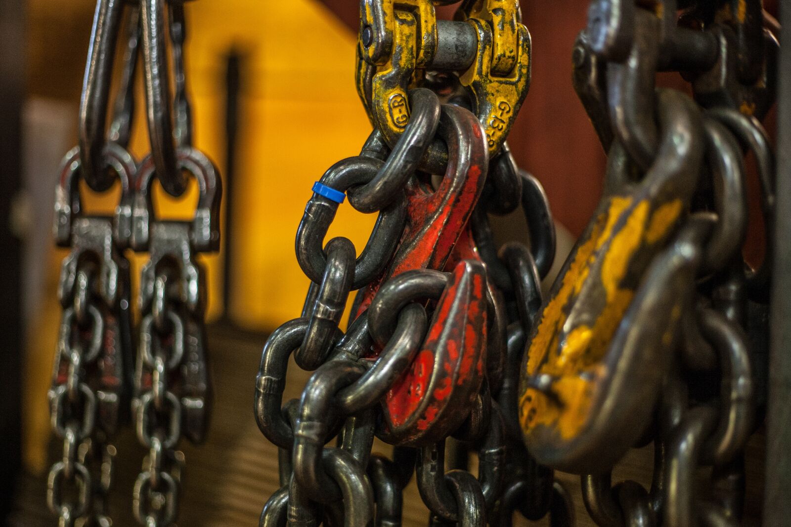 Canon EOS 5D + Canon EF 50mm f/1.8 sample photo. Chain, hook, heavy photography