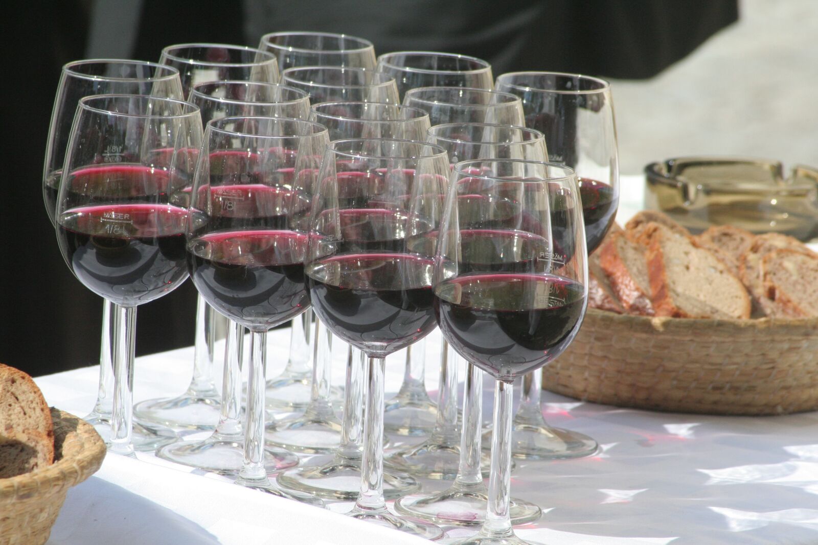Canon EOS 350D (EOS Digital Rebel XT / EOS Kiss Digital N) sample photo. Agape, glasses, red wine photography