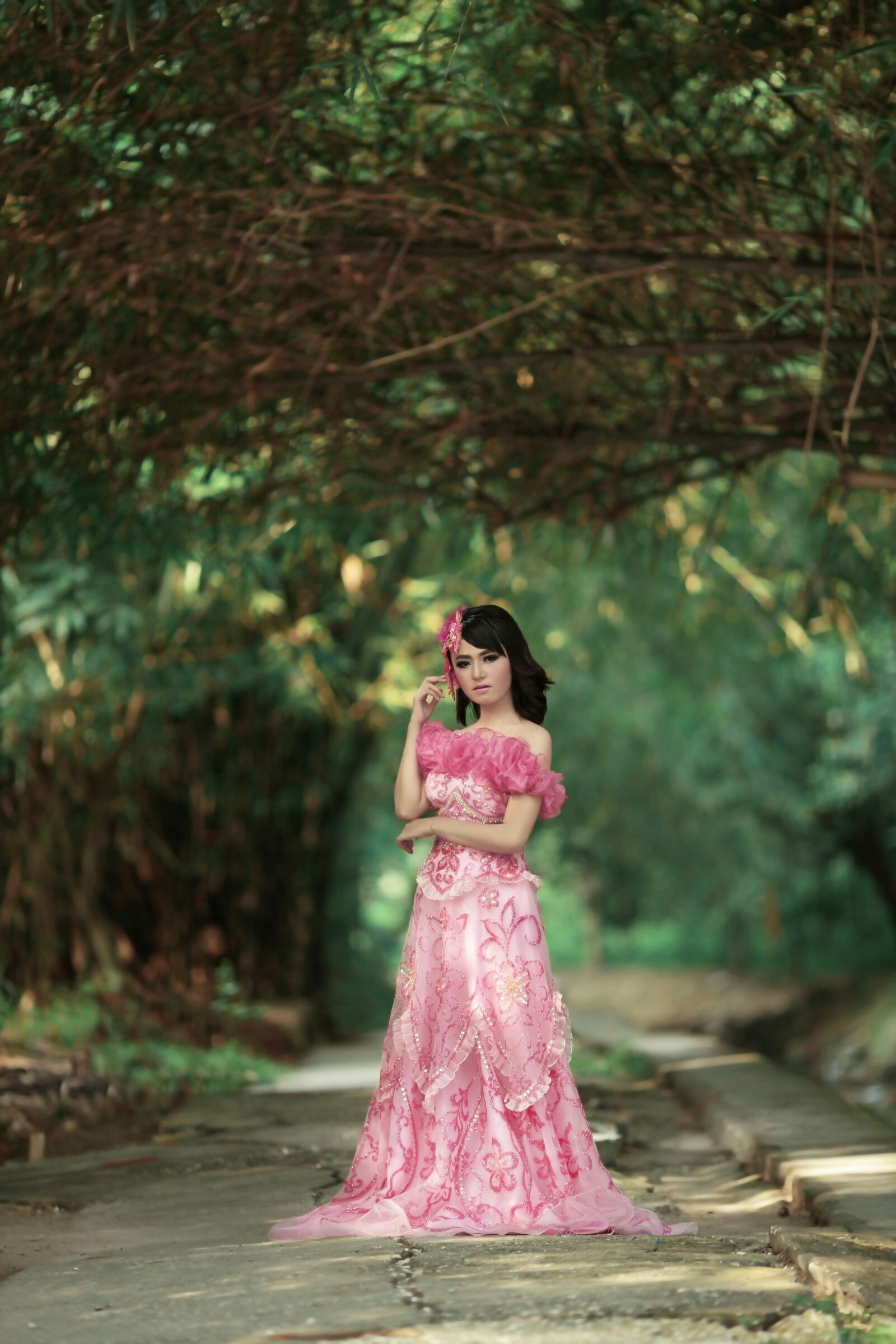 Canon EOS 5D Mark II sample photo. Women, black hair, clothes photography