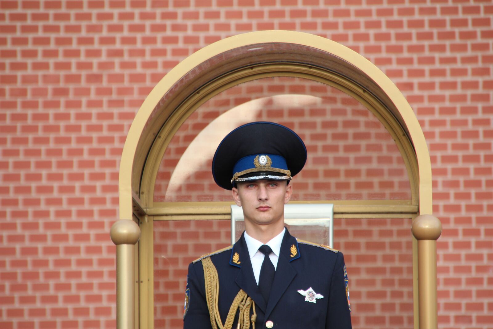 Canon EOS 600D (Rebel EOS T3i / EOS Kiss X5) sample photo. Moscow, kremlin, guard photography
