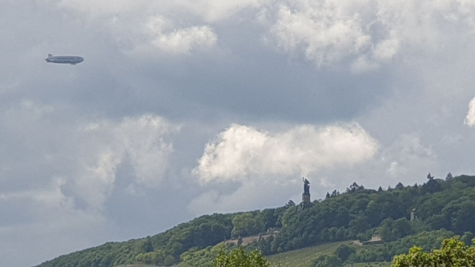 Samsung Galaxy Note9 sample photo. Monument, sky, clouds photography