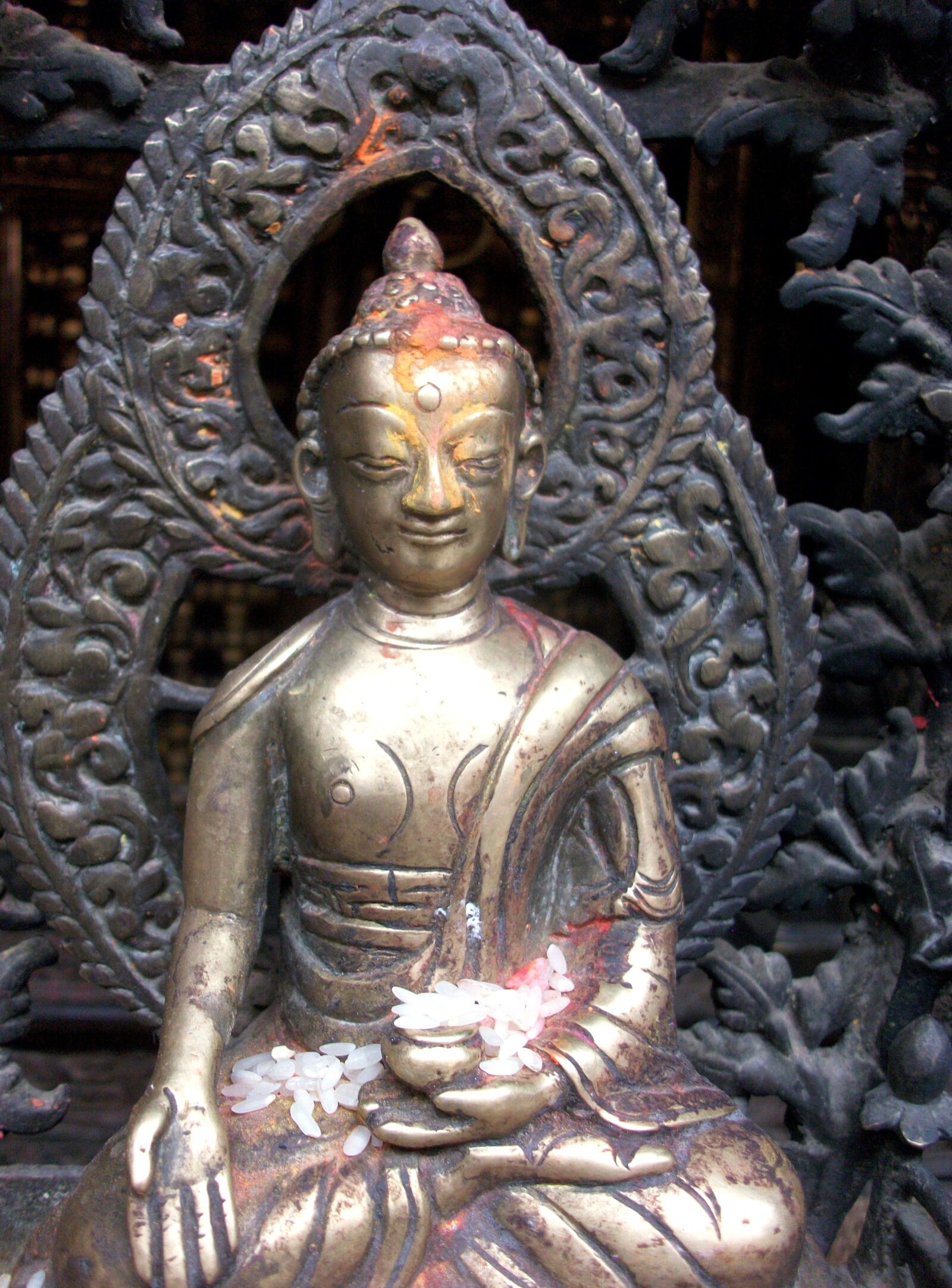 Pentax Optio E85 sample photo. Nepal, statue, sanctuary photography