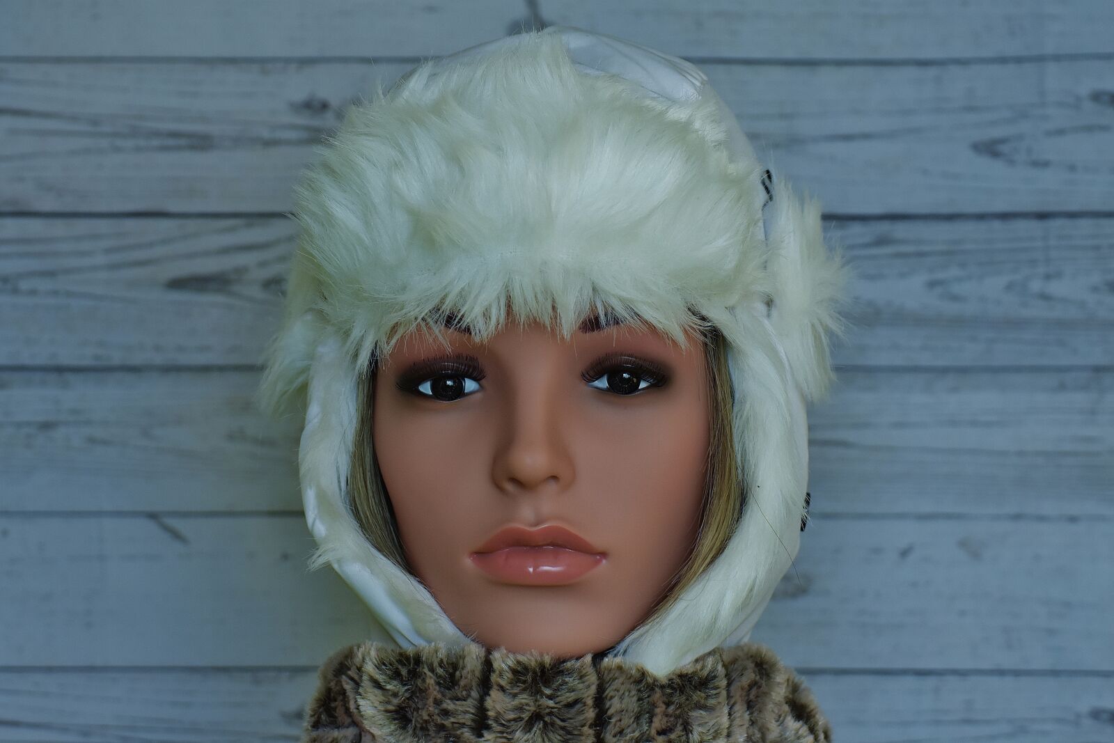Nikon D7200 sample photo. Woman, cap, winter photography