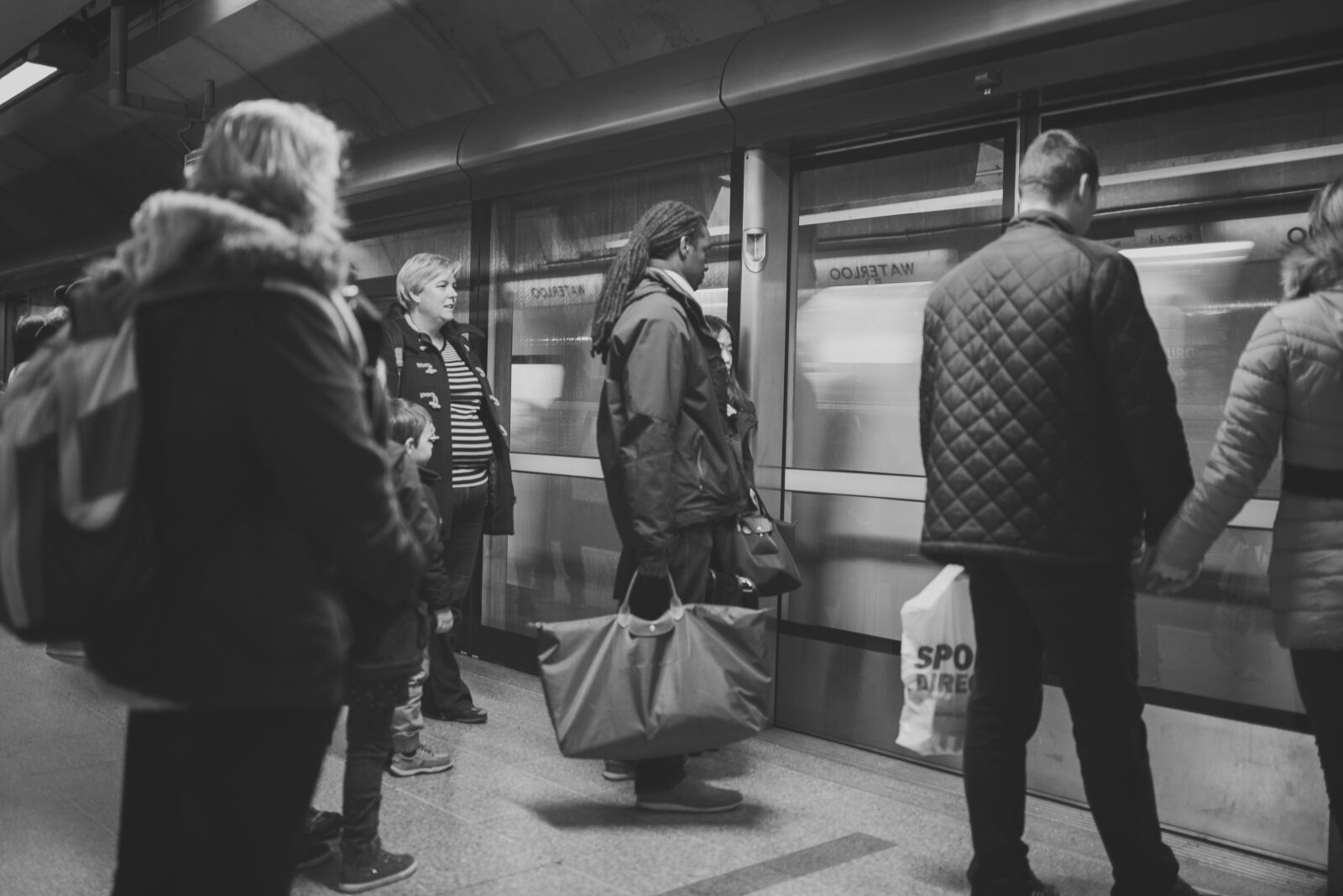 Canon EOS 6D + Sigma 35mm F1.4 DG HSM Art sample photo. Walking, standing, waiting, underground photography