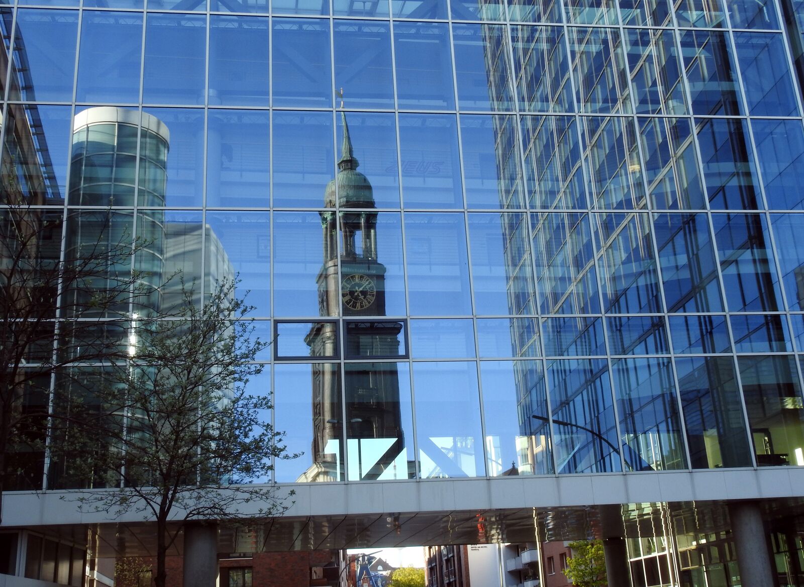 Nikon Coolpix P900 sample photo. Michel, church, st michaelis photography