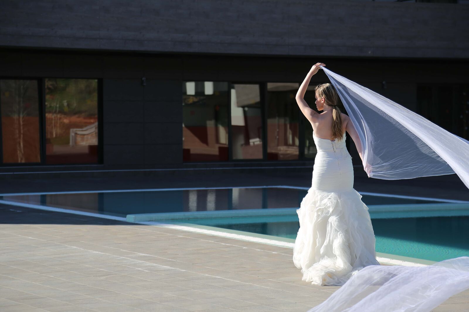 Canon EF 24-105mm F4L IS USM sample photo. Hotel, posing, wedding dress photography