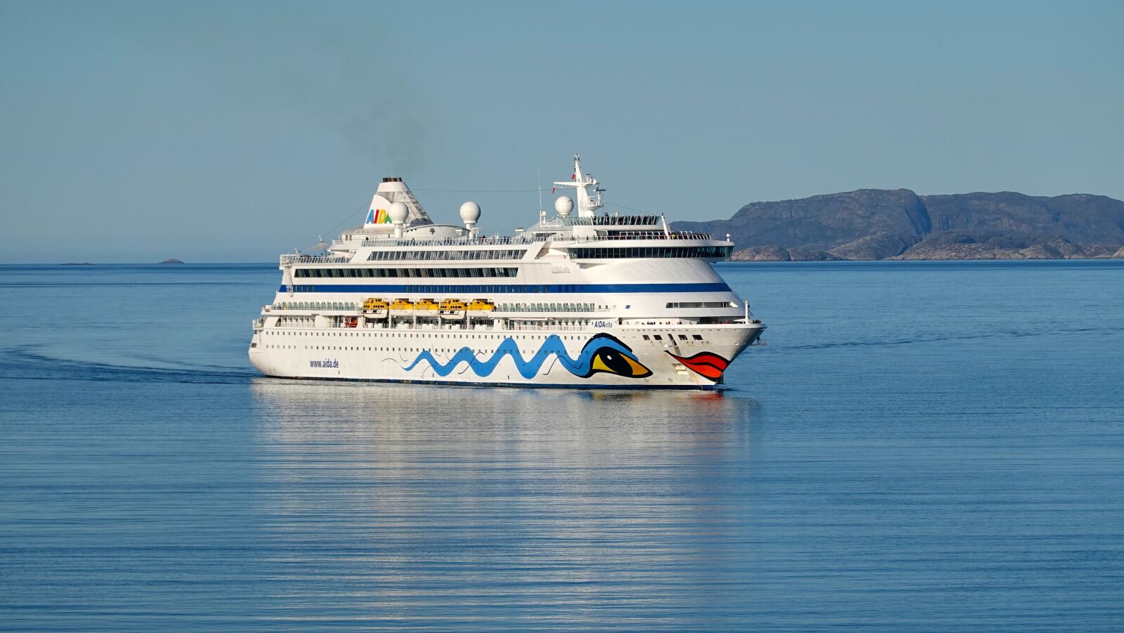 Sony Cyber-shot DSC-RX100 VI sample photo. Cruise ship, greenland, ocean photography