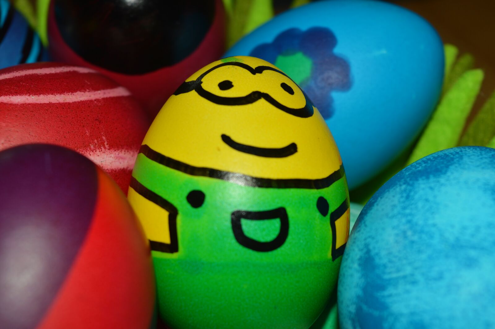 Nikon D3200 sample photo. Eggs, minions, colored photography