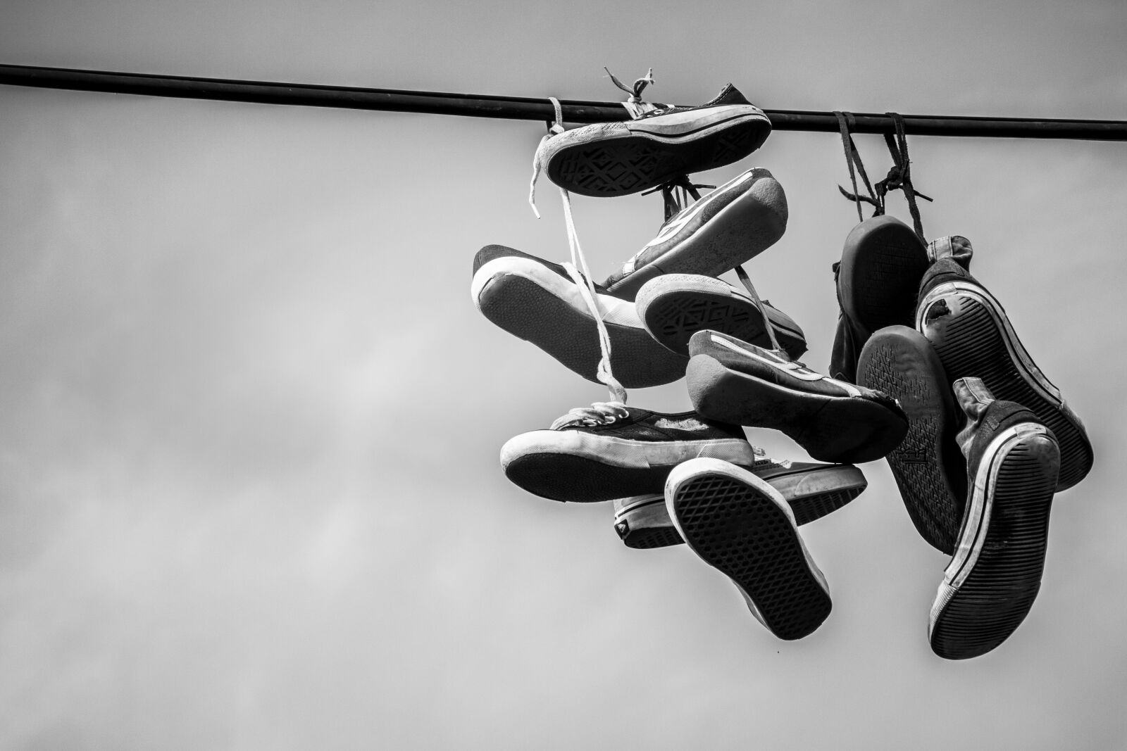 Canon EOS 550D (EOS Rebel T2i / EOS Kiss X4) sample photo. Shoes, leash, sneakers photography