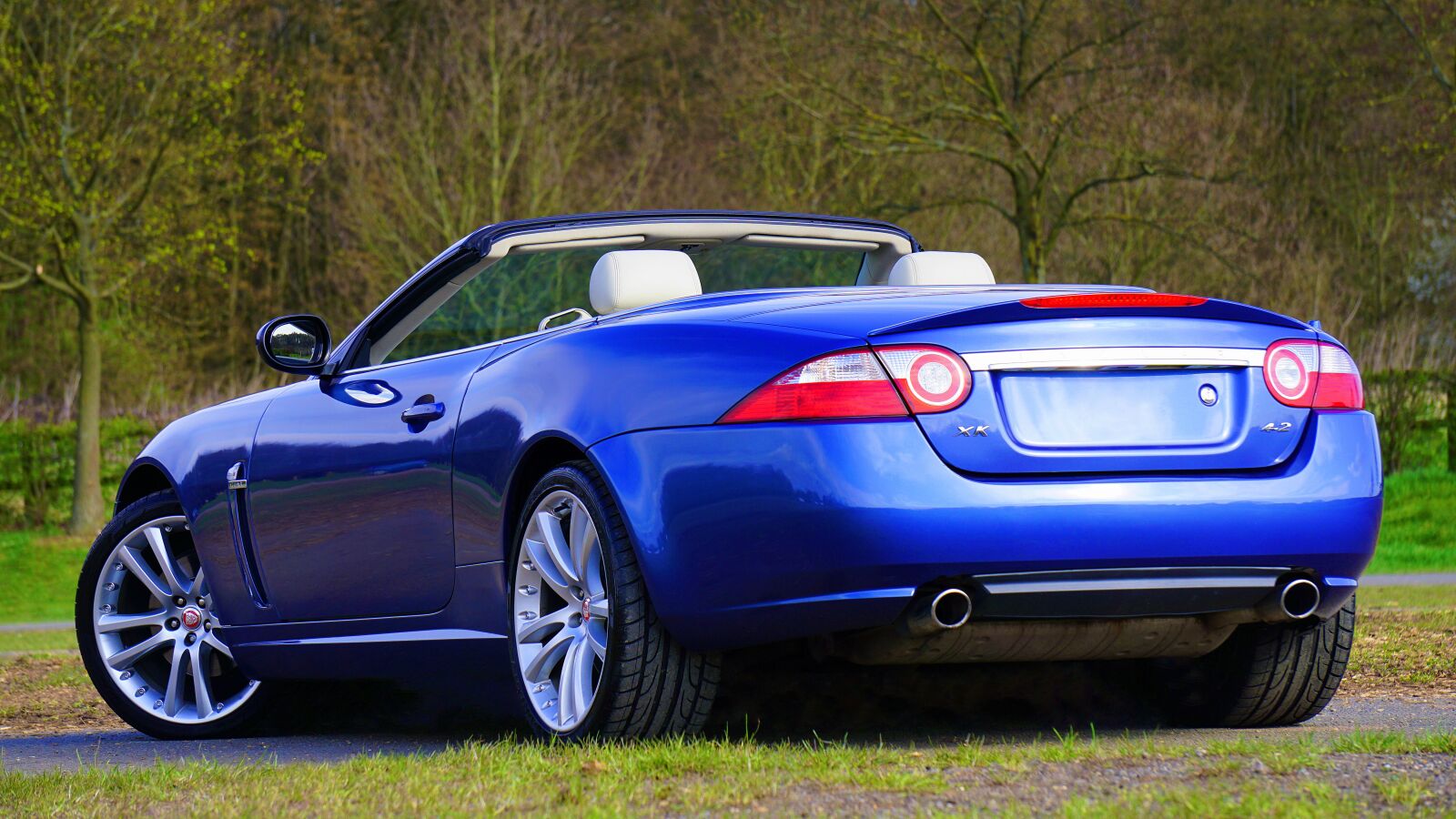 Sony E 55-210mm F4.5-6.3 OSS sample photo. Car, auto, jaguar photography