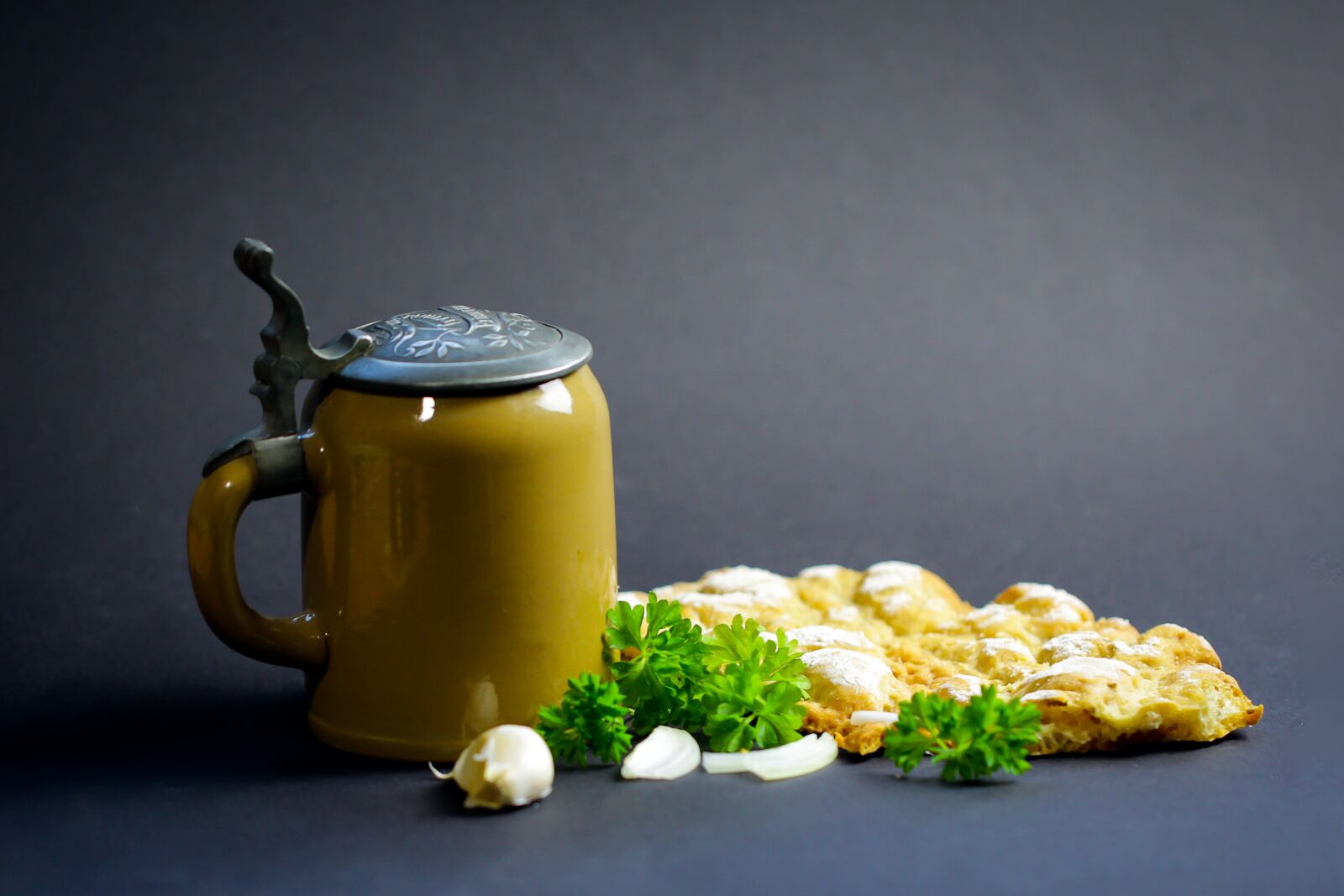 Canon EF 100mm F2.8L Macro IS USM sample photo. Crispy bread, flat bread photography