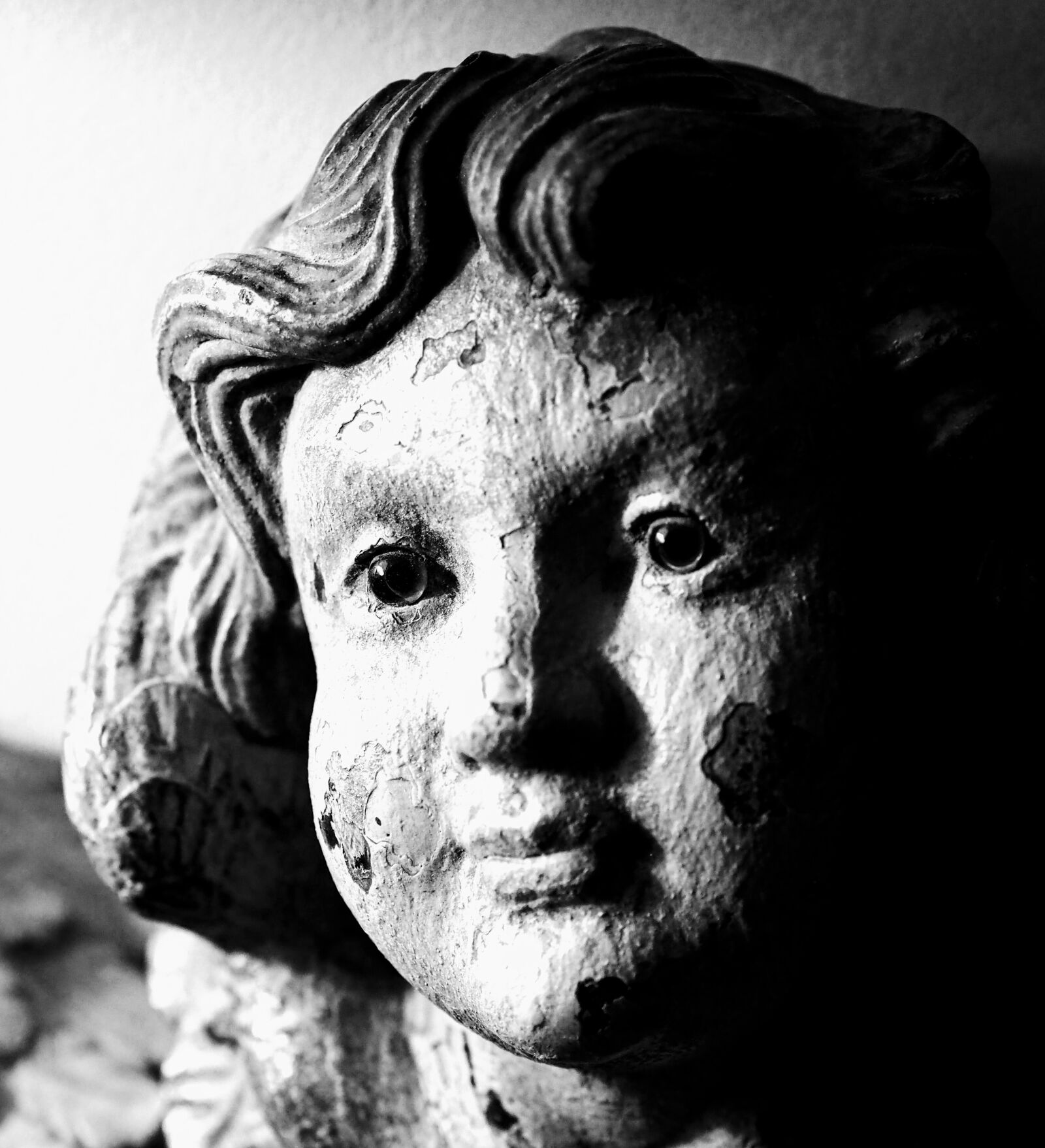 Olympus OM-D E-M10 II + Olympus M.Zuiko Digital 45mm F1.8 sample photo. Statue, look, face photography
