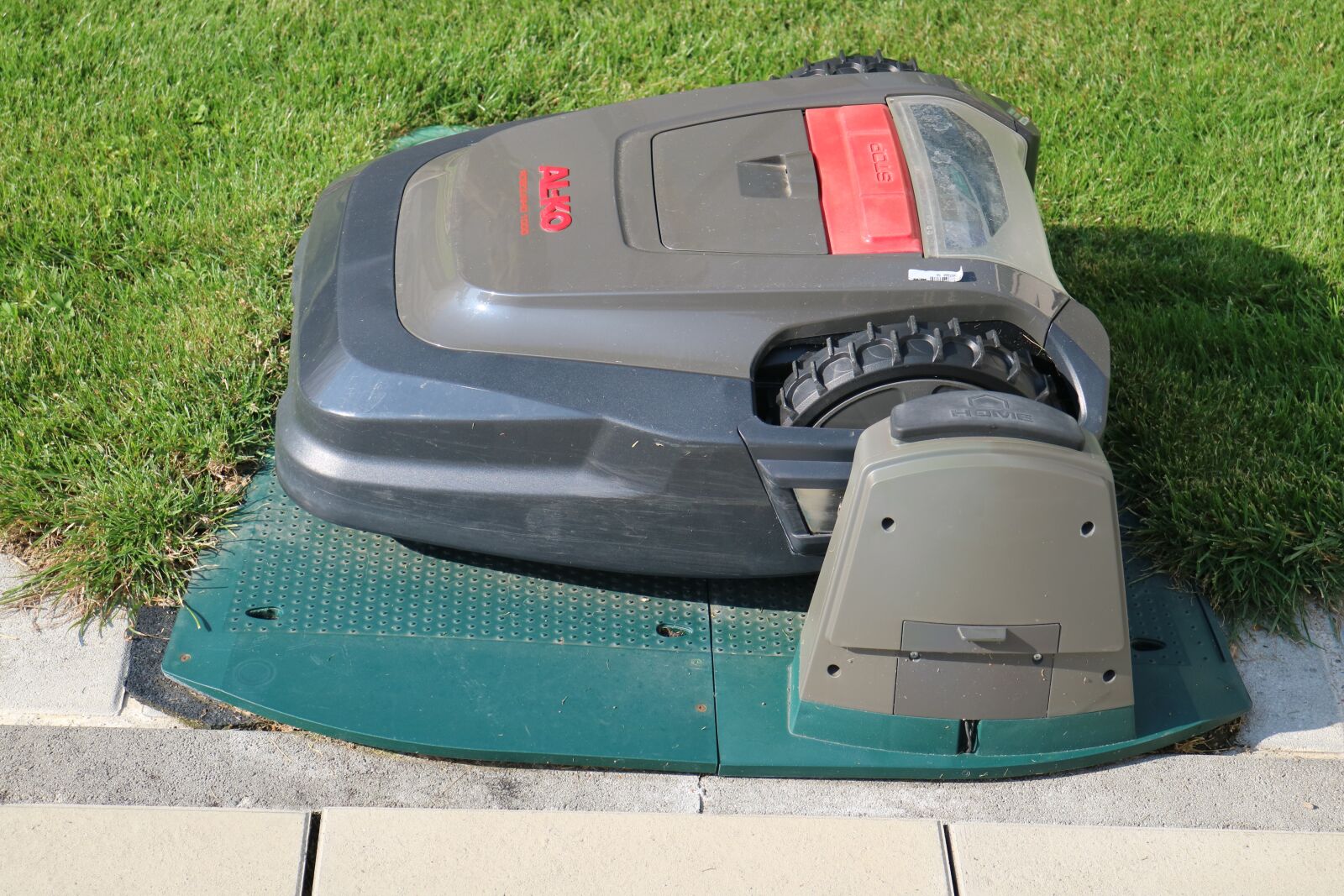 Canon EOS M3 sample photo. Robot mower, lawn robot photography