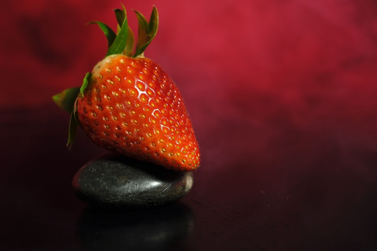 Fujifilm X-T2 + Fujifilm XF 80mm F2.8 R LM OIS WR Macro sample photo. Strawberry, fruit, soft fruit photography