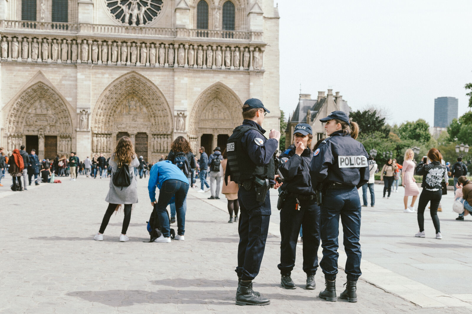 Canon EF 24-105mm F4L IS USM sample photo. France, paris, people, police photography