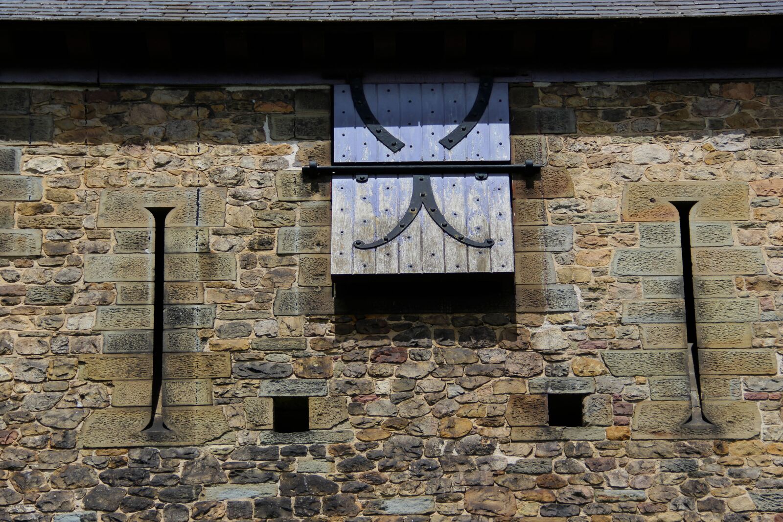 Canon EF-S 18-135mm F3.5-5.6 IS sample photo. Castle shutter, window, ancient photography