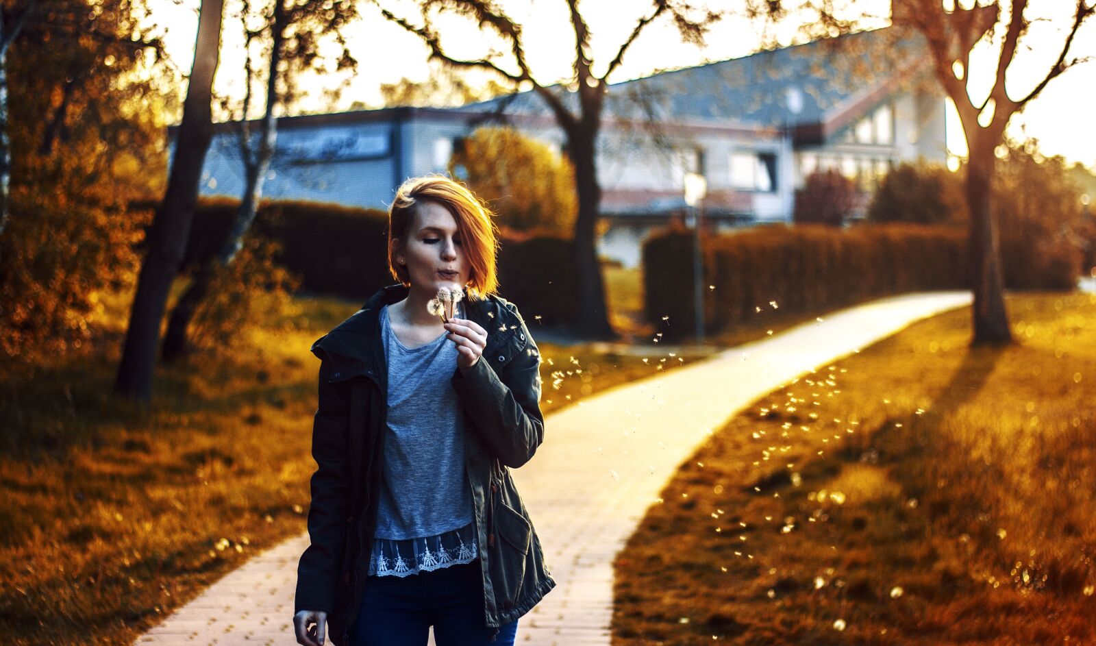 Canon EOS 600D (Rebel EOS T3i / EOS Kiss X5) + Canon EF 50mm F1.8 II sample photo. Sun, tree, women, beautiful photography