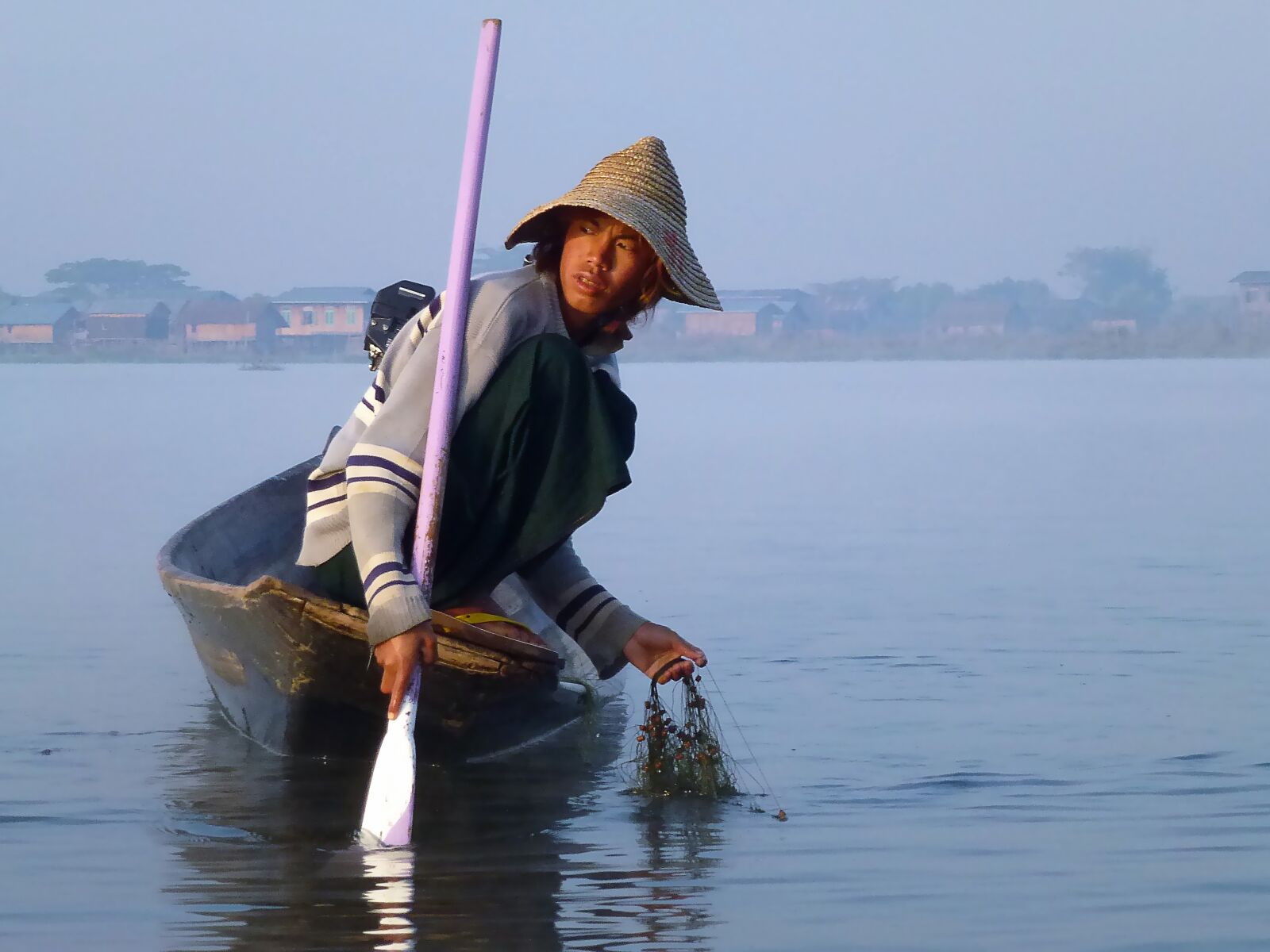 Panasonic Lumix DMC-ZS10 (Lumix DMC-TZ20 / Lumix DMC-TZ22) sample photo. Lake inle, burma, fishermen photography